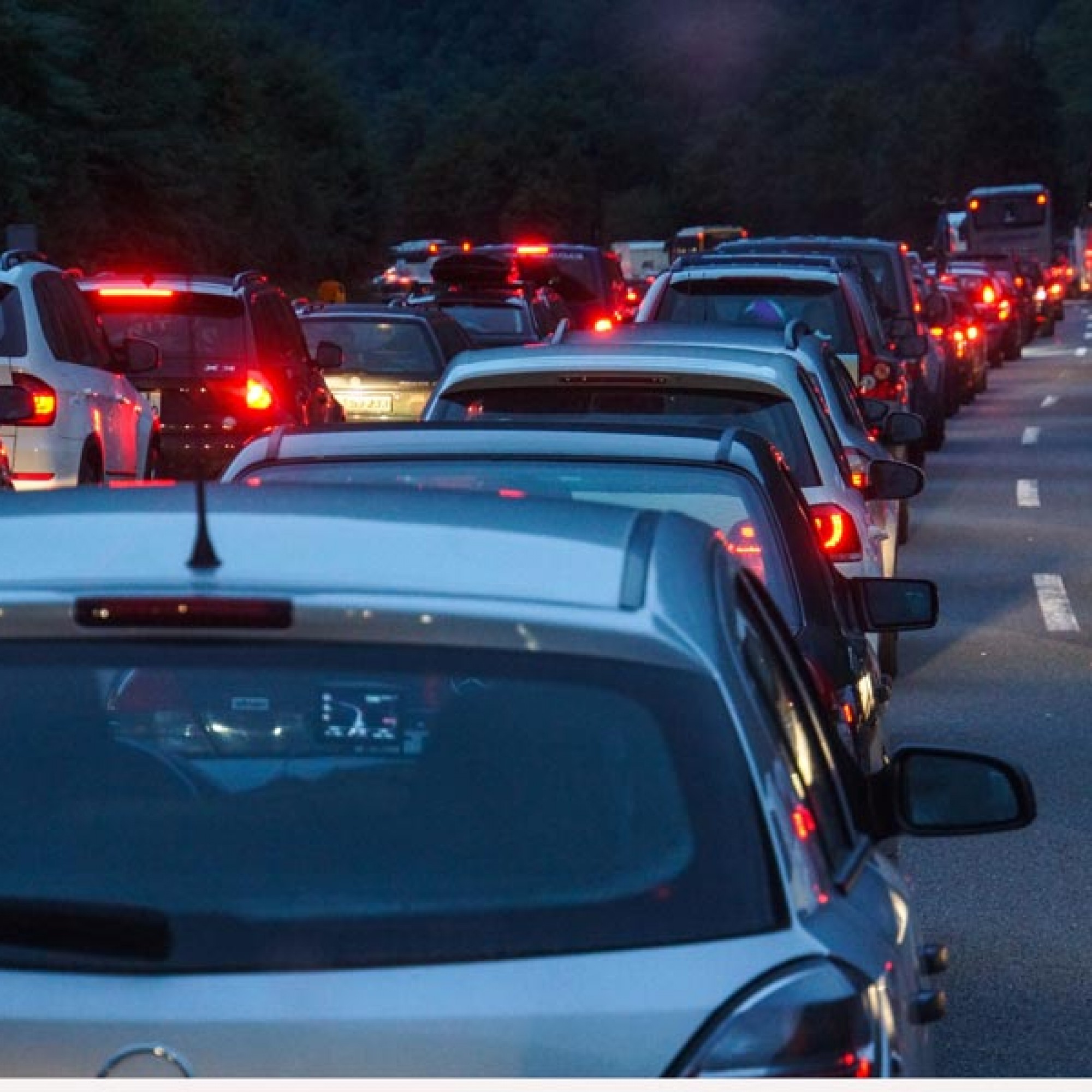 Mit mehreren nächtlichen Sperrungen müssen die Verkehrteilnehmer bis Ende September auf der St. Galler Stadtautobahn rechnen. (Symbolbild: Rainer Sturm, Pixelio)