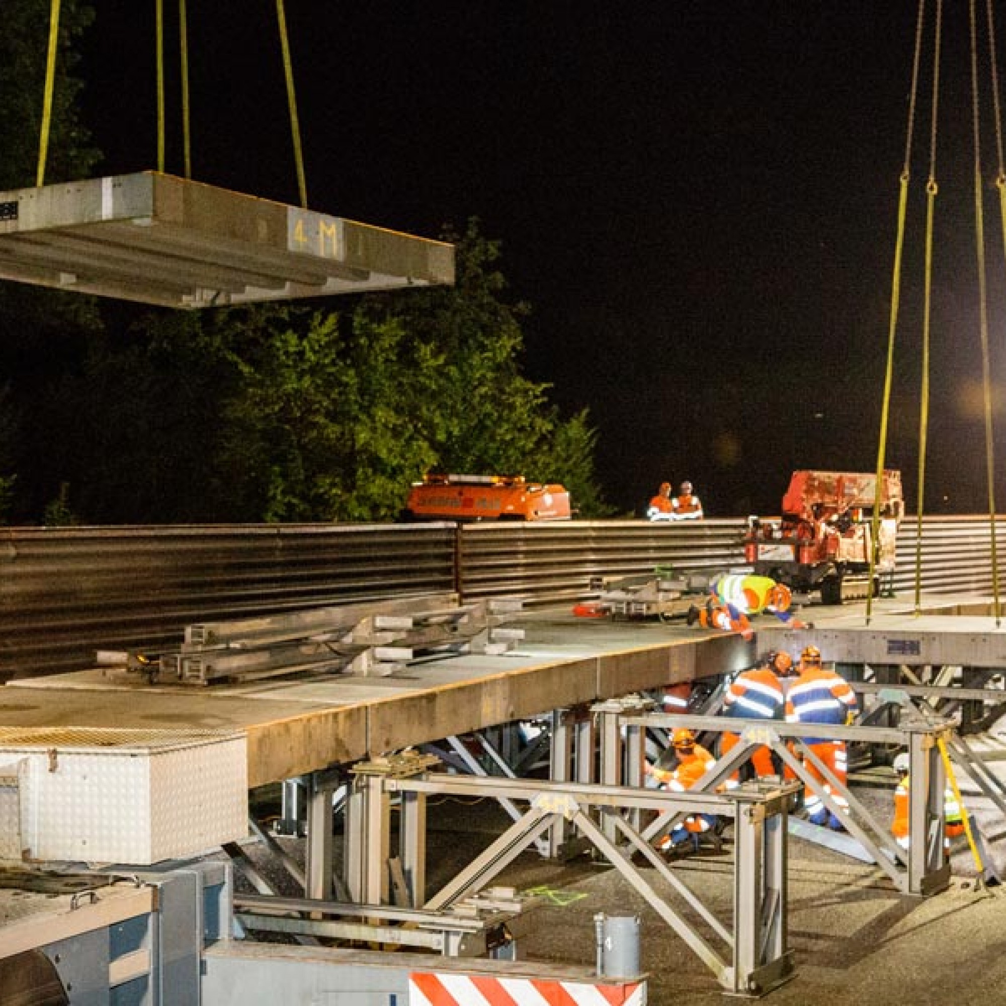 Die Montage der Rampe auf dem Sitterviadukt. (Foto: Imbach Baukommunikation)