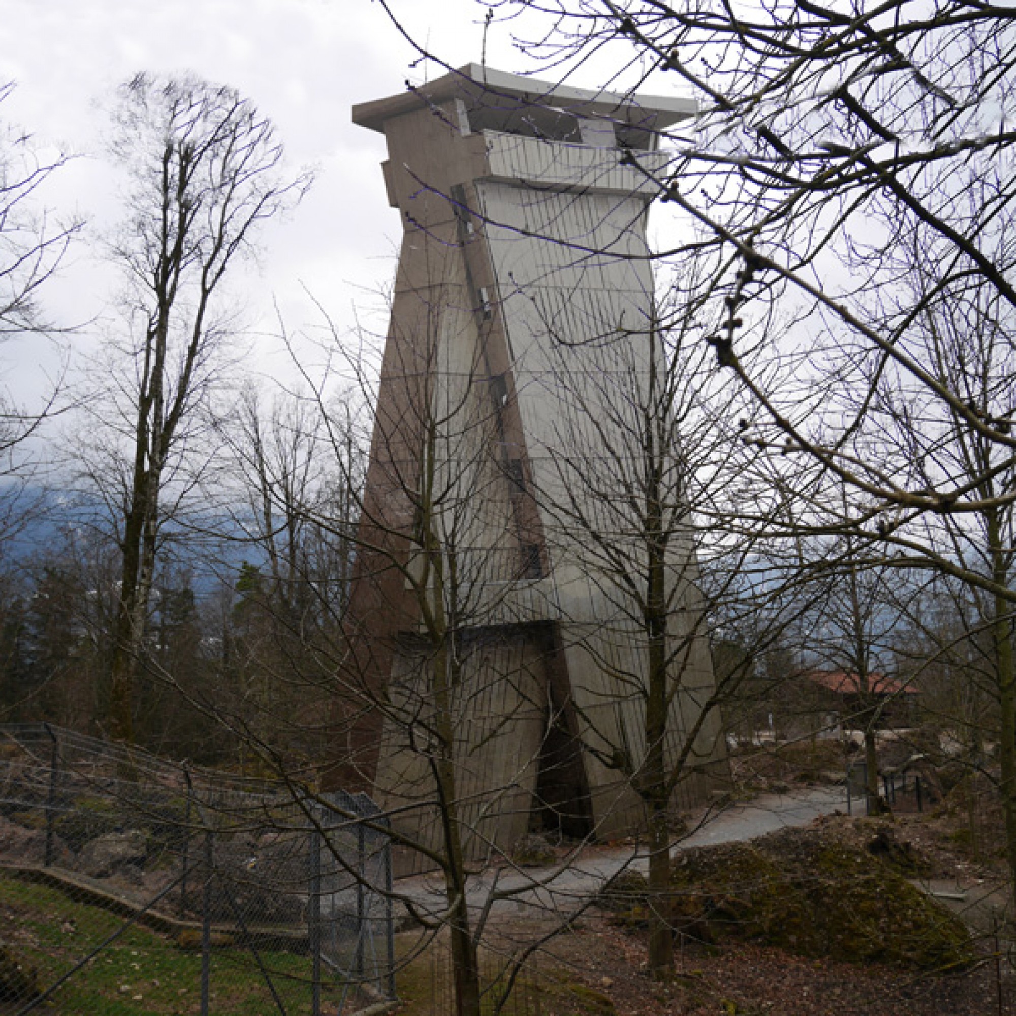 So soll der Turm aussehen, wenn er in einigen Wochen – je nach Wetter – fertig ist. (Architekturbüro Gion A. Caminada)