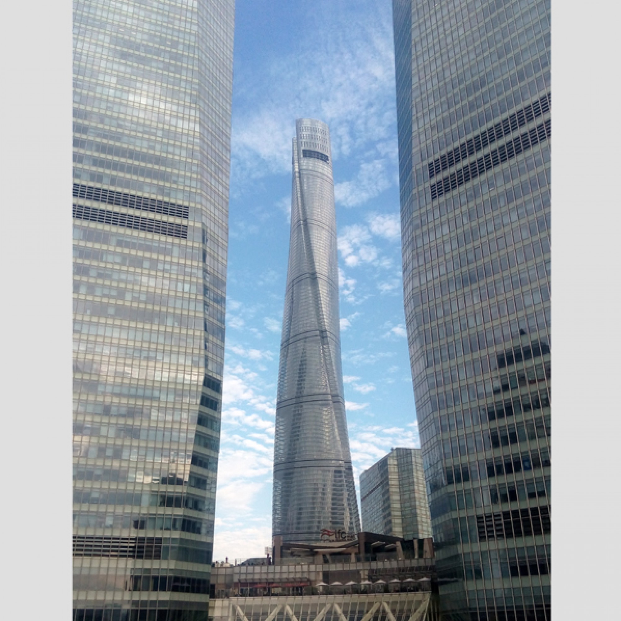 Die Top Ten des Rankings: Rang 1, Shanghai Tower, China, fertigestellt 2015,  632 Meter hoch, 128 Stockwerke, Rotation 120 Grad, Rotation pro Etage 0.938 Grad. (Qa003qa003, CC BY-SA 4.0, Wikimedia)  1/10