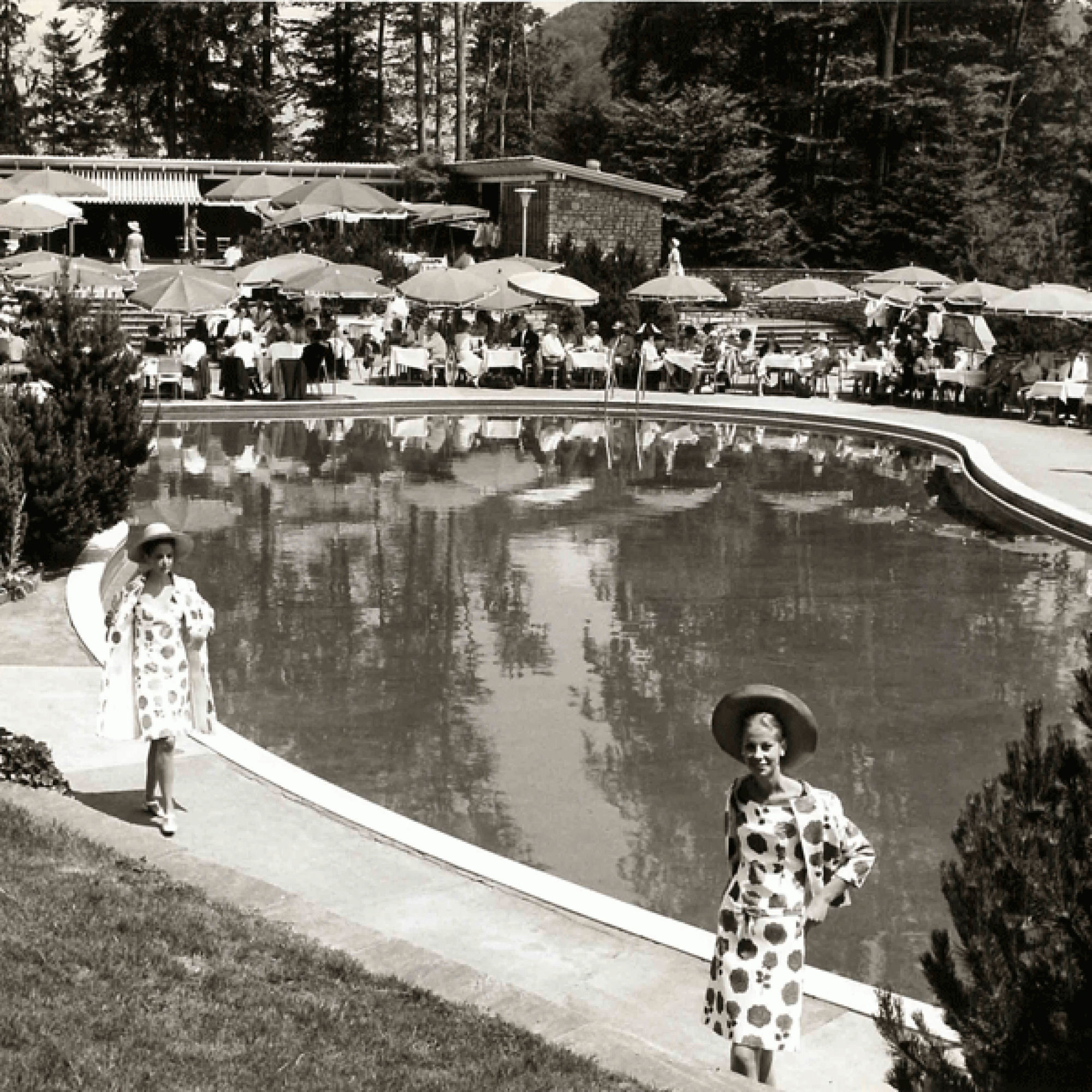 Das Bürgenstock-Freibad während einer Modenschau in den 60er-Jahren. Aufnahme aus dem Privatalbum von Fred Hausheer, Direktor der Bürgenstock-Hotellier in den 60er-Jahren. (zvg)
