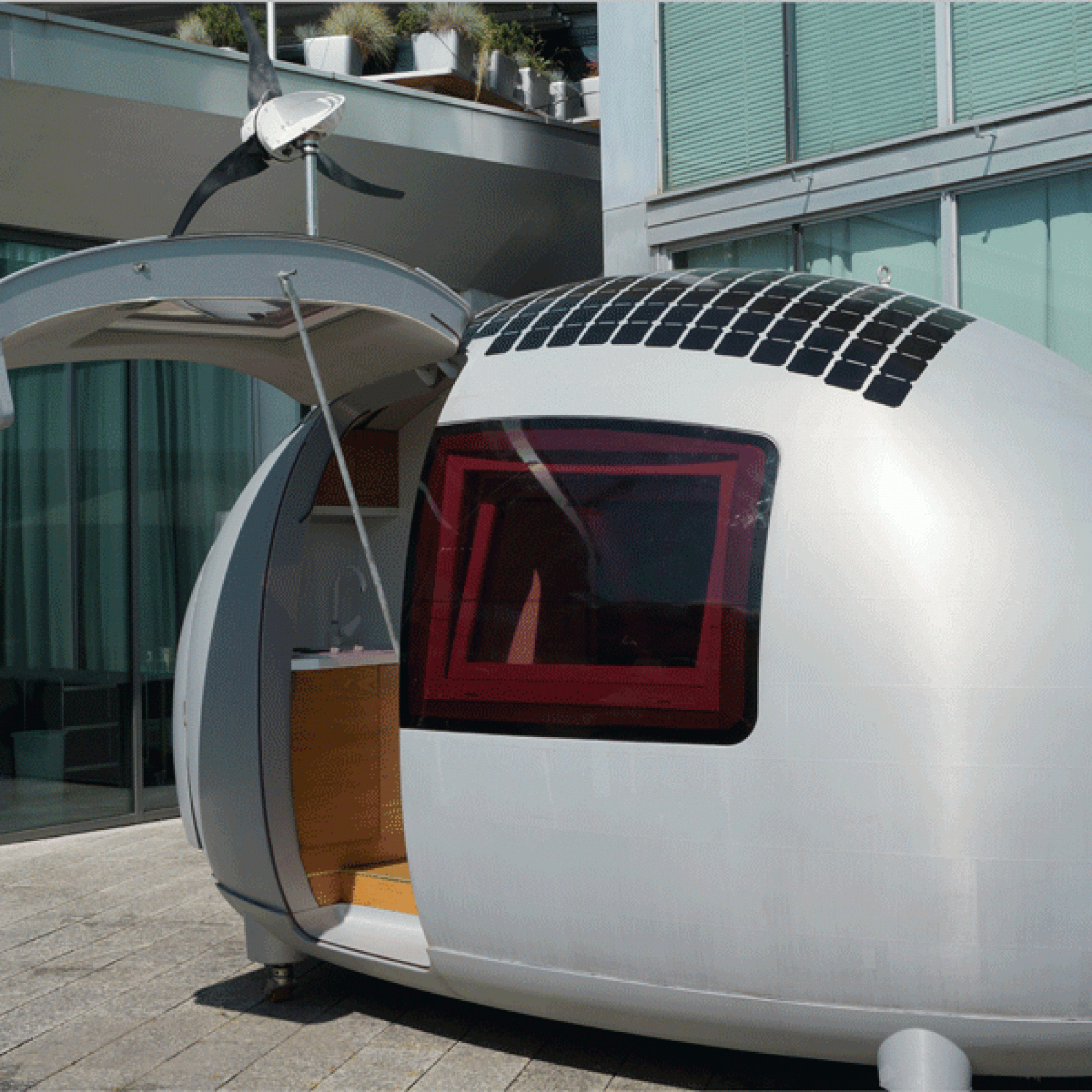 (1/4) Das Ei ist erstmals in der Schweiz gelandet: Das energieautarke Mikrohaus Ecocapsule anlässlich des 10. SwissECS. (Bilder: Gabriel Diezi)