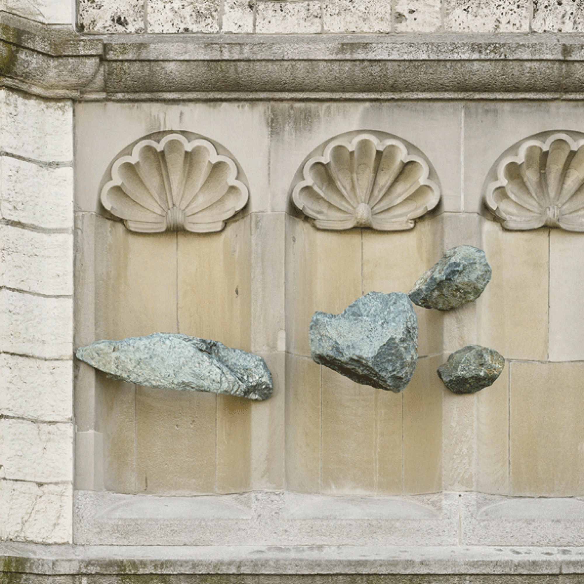 Steine schweben und... (Studio Willen/Landesmuseum)