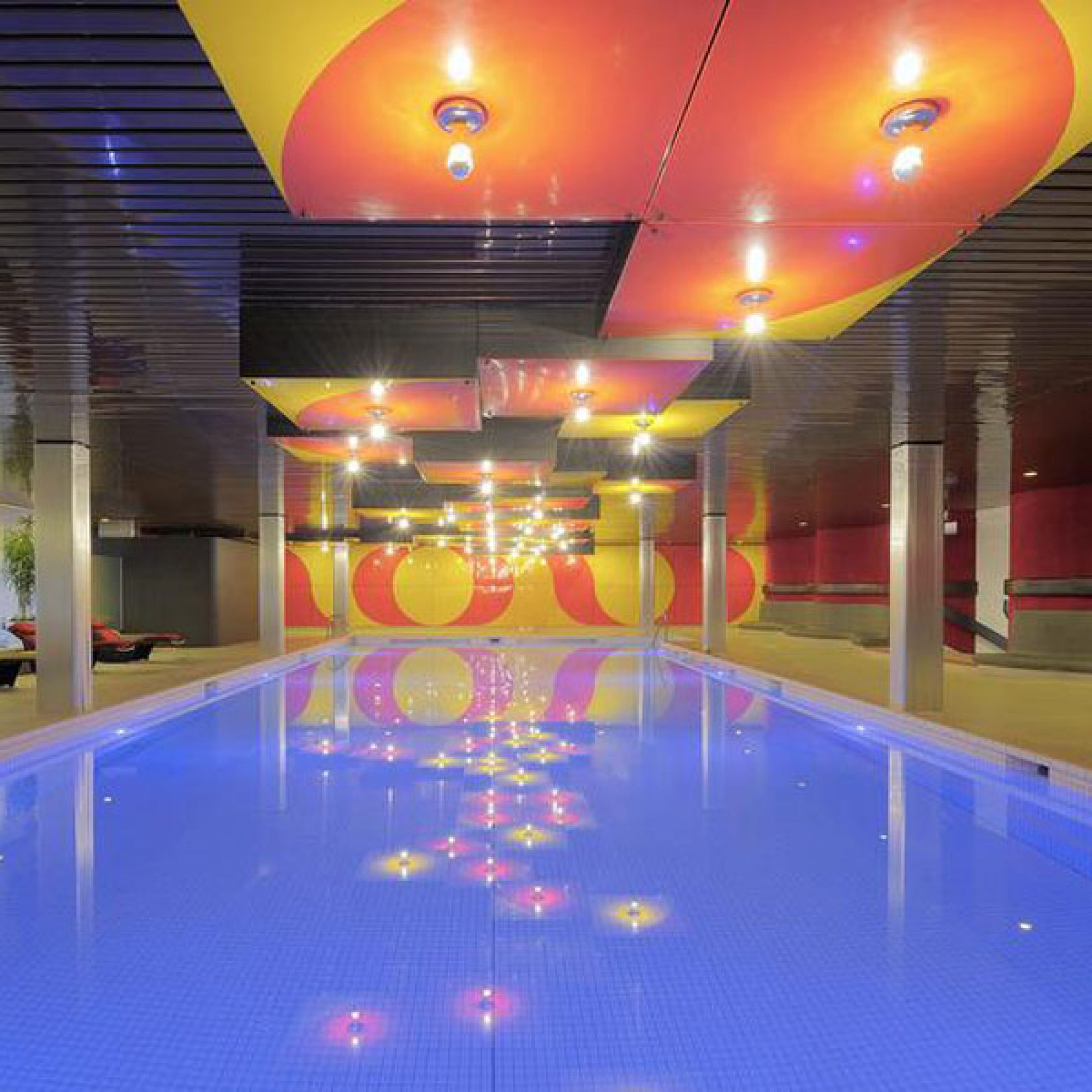 Bei manchen Anlagen - im Bild der Pool im "Radisson" - wurde der Hebel angesetzt (Radisson Blu Basel)