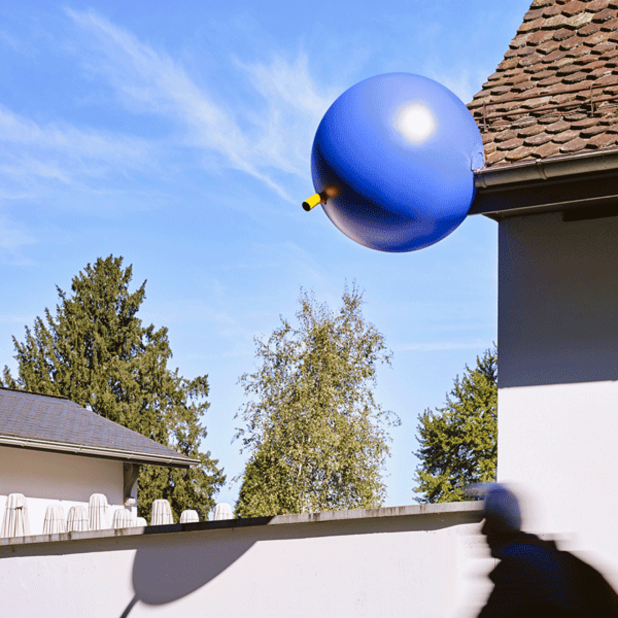 Wegmarke 03: Wasserspeiher an einer Dachrinne. (Bild: Mark Niedermann)