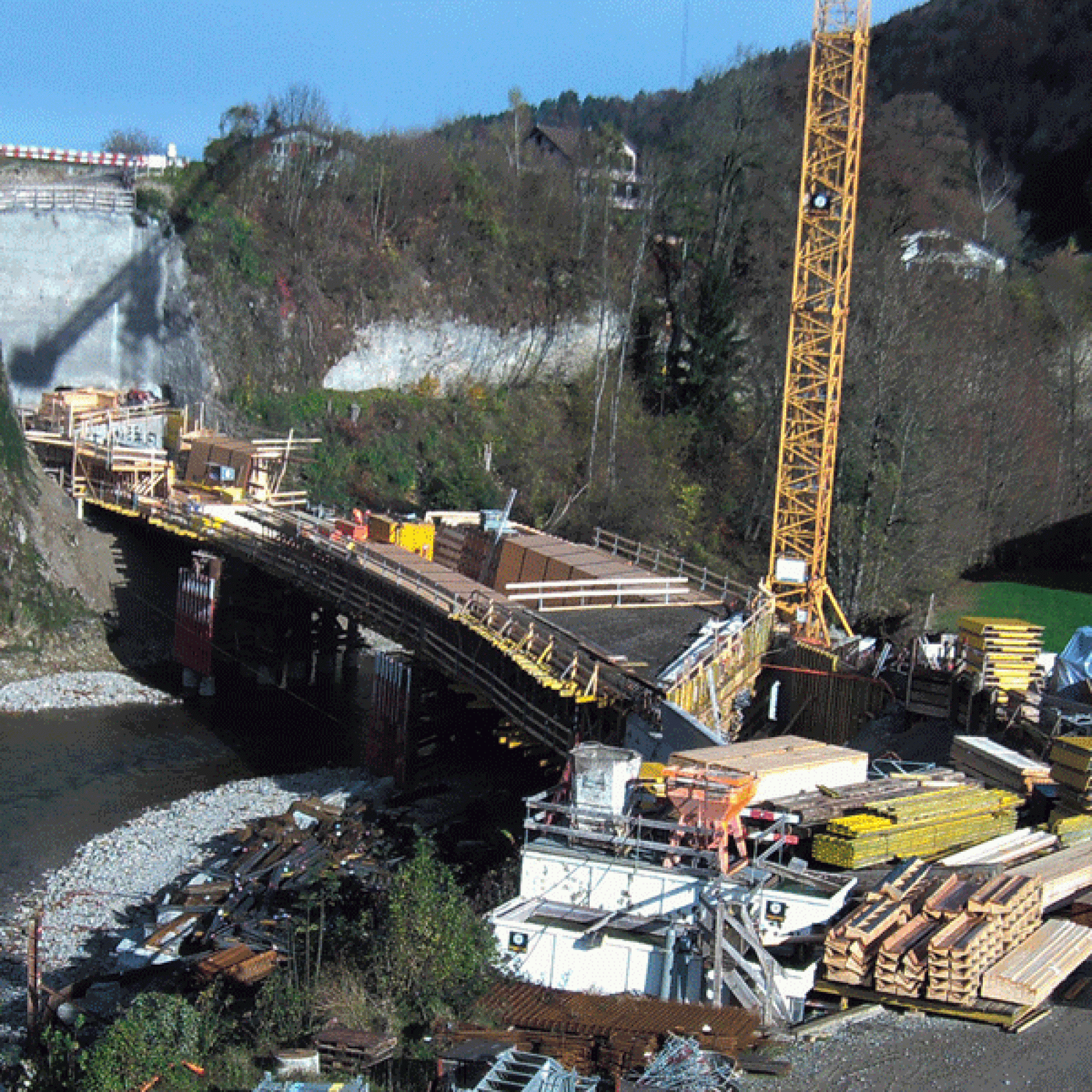 Umfahrung Bütschwil: Bis Ende Jahr ist der anspruchsvolle Rohbau der Thurbrücke fertig. (zvg)