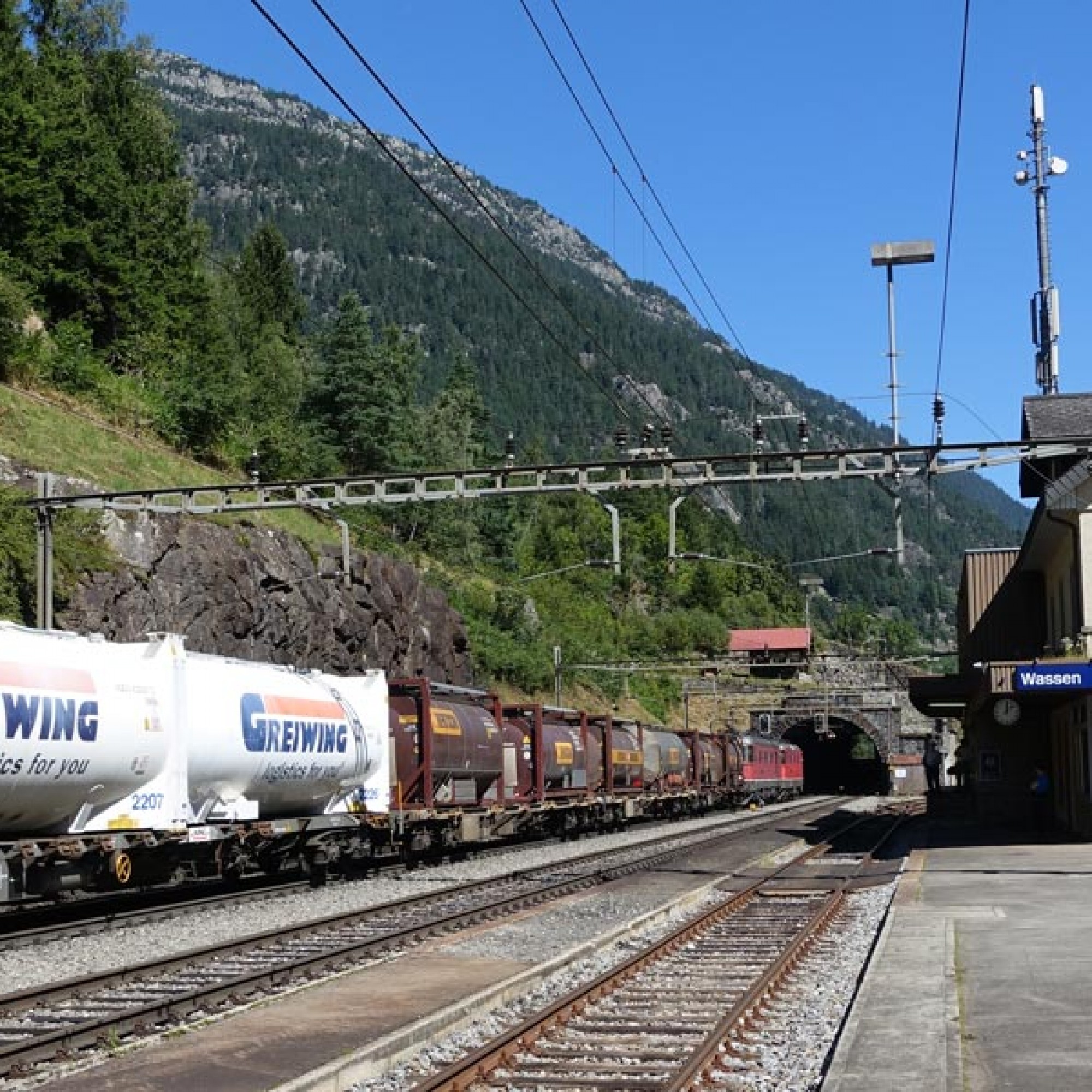 Der Bahnhof von Wassen wird nicht mehr bedient. Kein Zug hält hier mehr. 