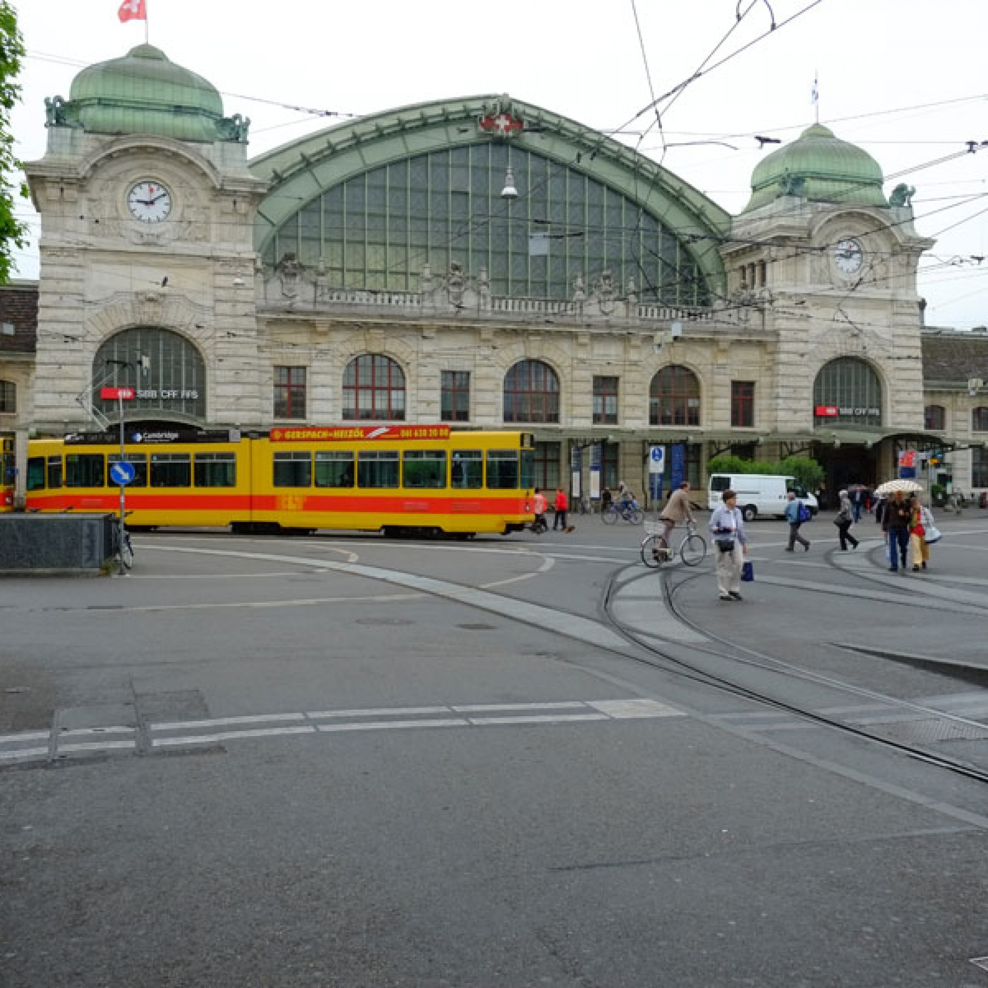 Der Car-Terminal soll optimal mit dem öffentlichen Verkehr verknüpft werden. Bild: Bahnhof Basel SBB (Urs Rüttimann)