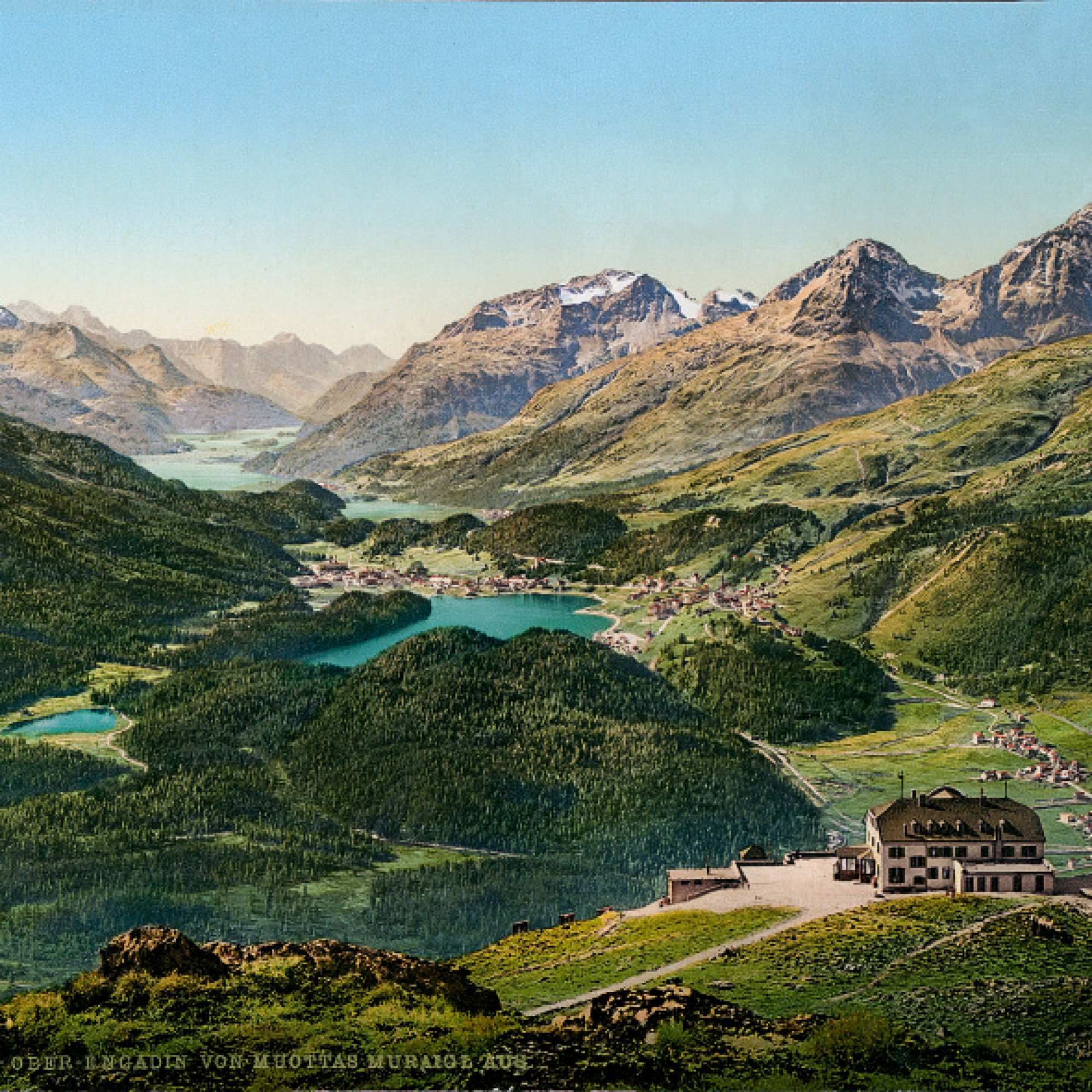 Als erste Bahn des Oberengadins nimmt im Jahr 1907 die Drahtseilbahn hinauf nach Muottas Muragl den Betrieb auf.