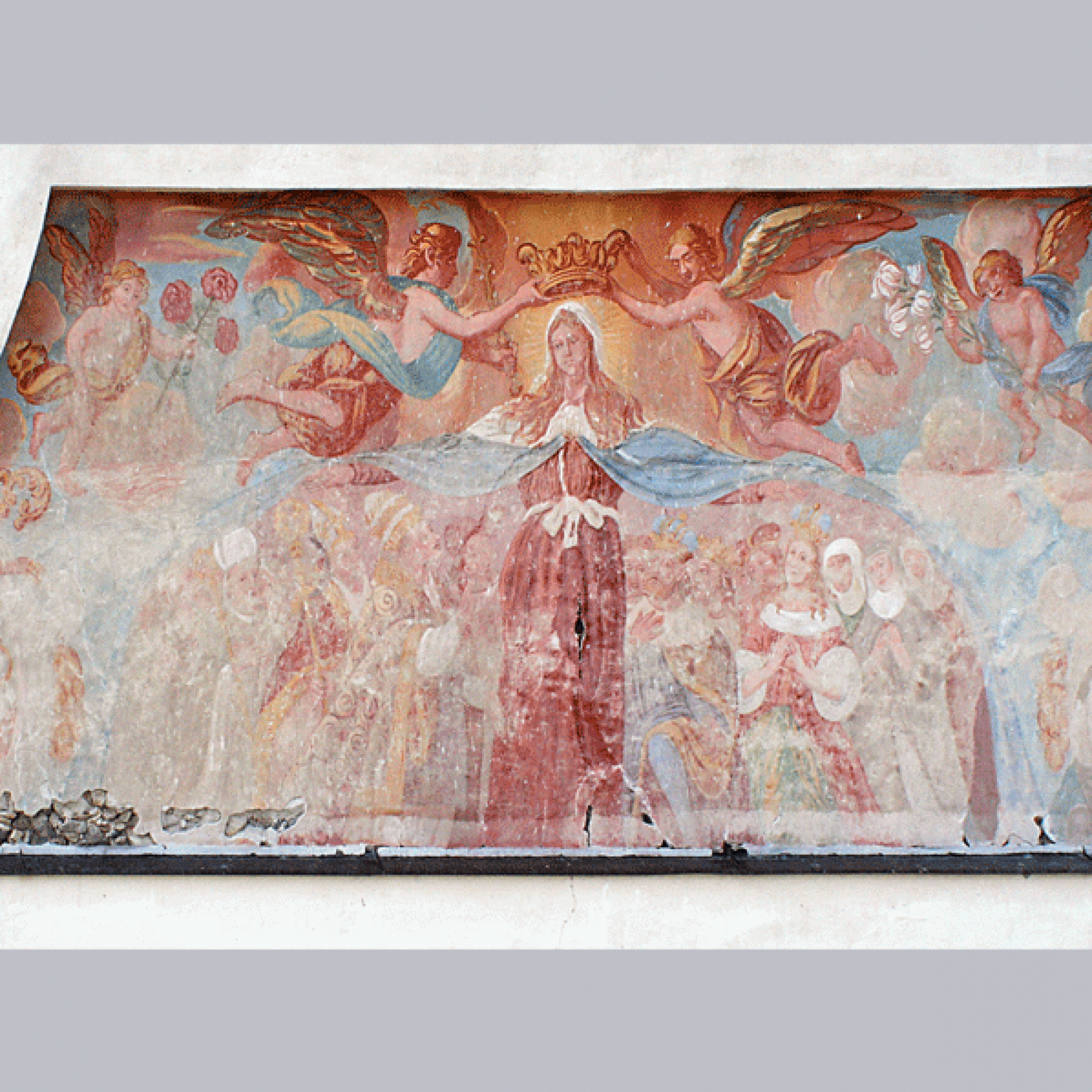 Das 300-jährige «Schutzmantel-Fresko» am Giebel der Klosterkirche war stark beschädigt.