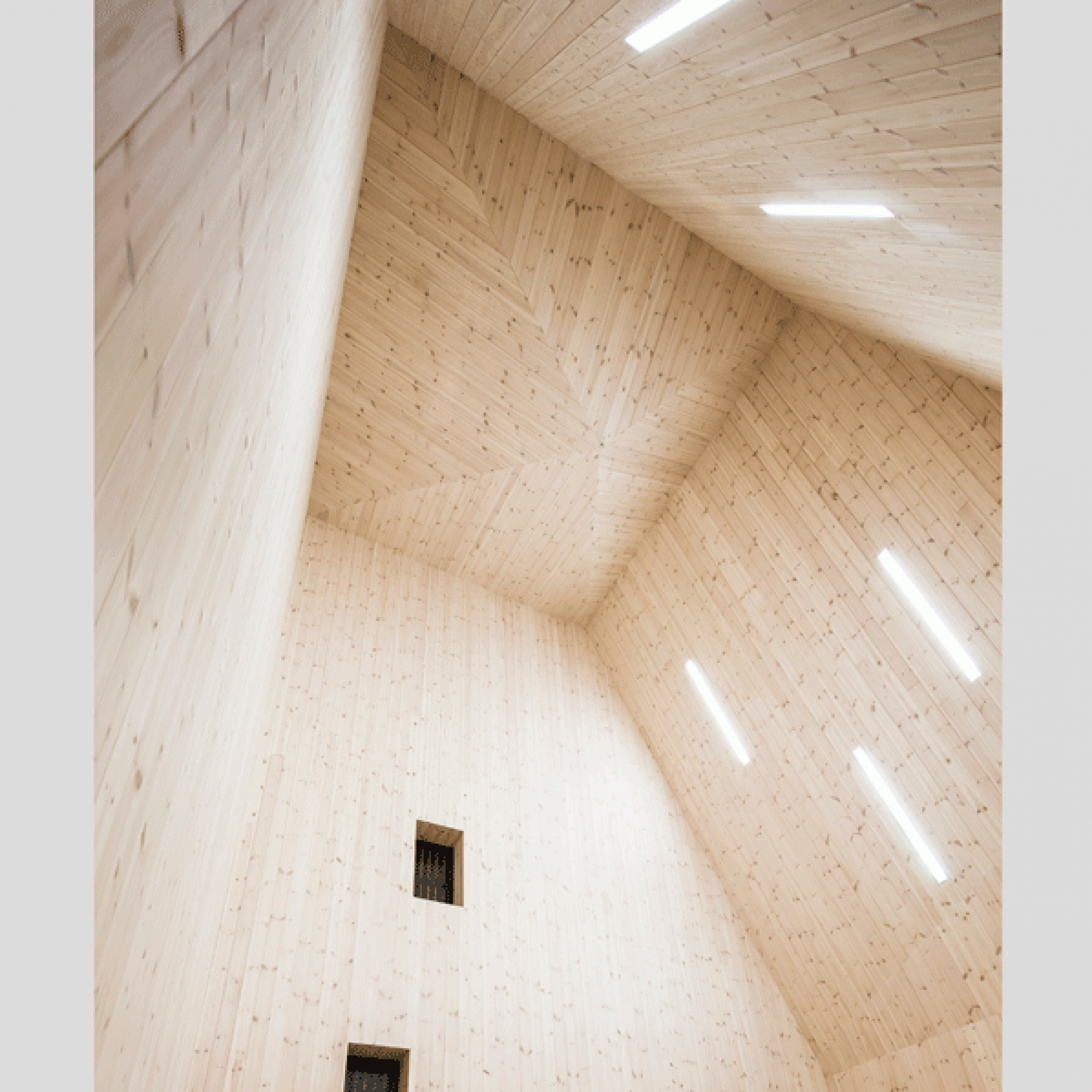 Lichte Atmosphäre in der Kirche. (Hundven Clements Photography))