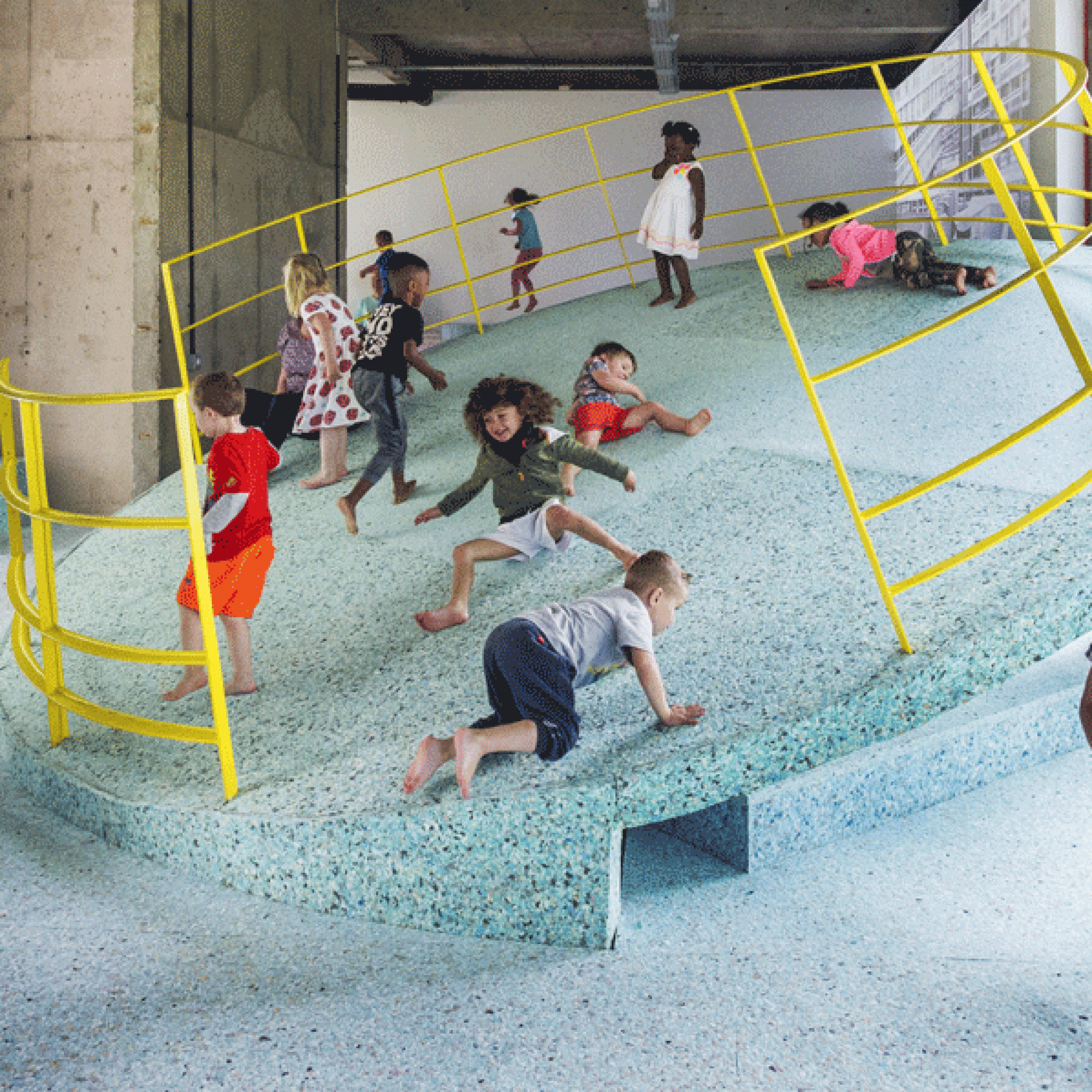 Weich und bunt statt rau und grau: Die Ausstellung «The Brutalist Playground». (Bild: Alun Bull, RIBA).