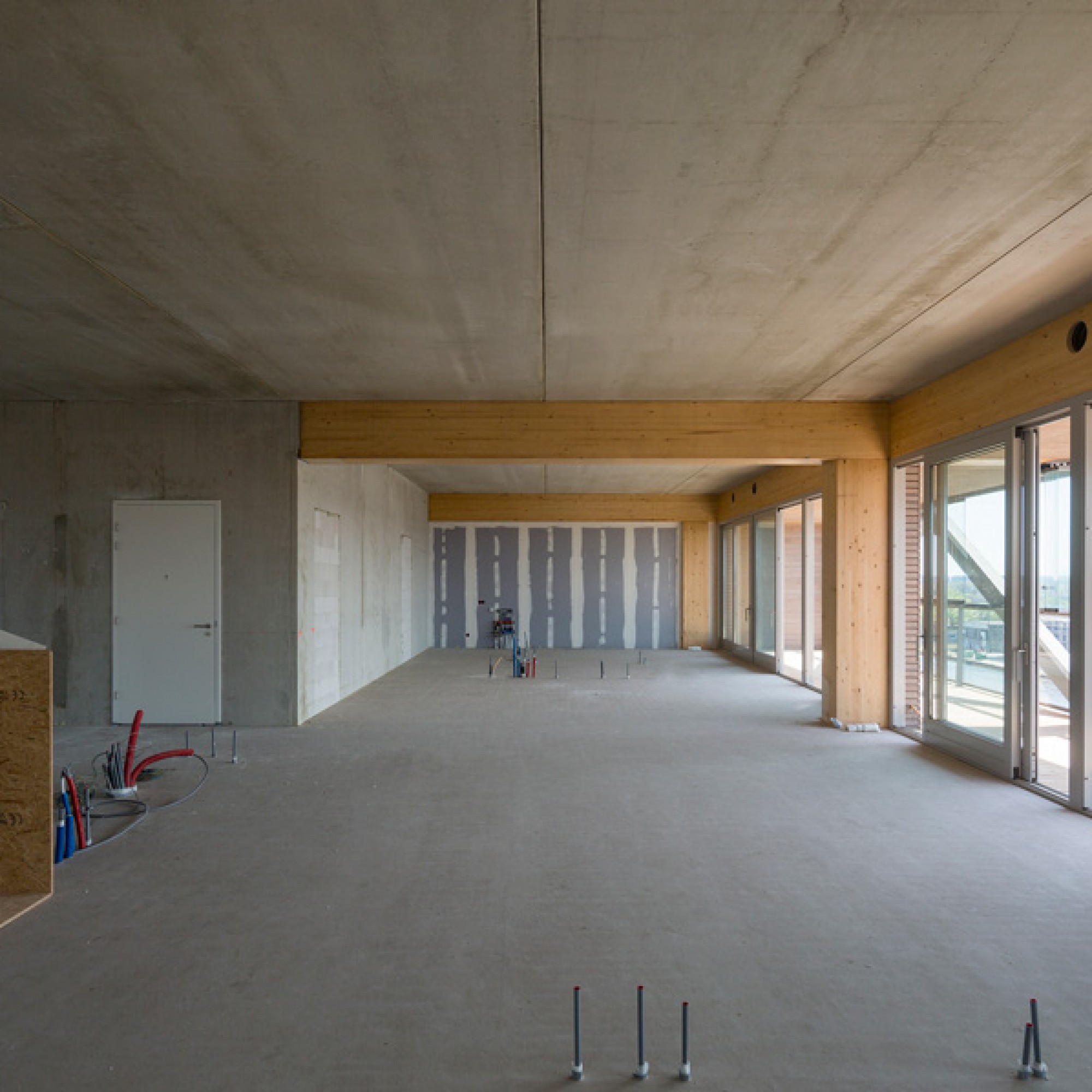Eine Wohnung im Rohausbau. Die Wohnungen wurden so angelegt, dass ihre künftigen Bewohner sie nach einen Wünschen einrichten konnten.  (Luuk Kramer)