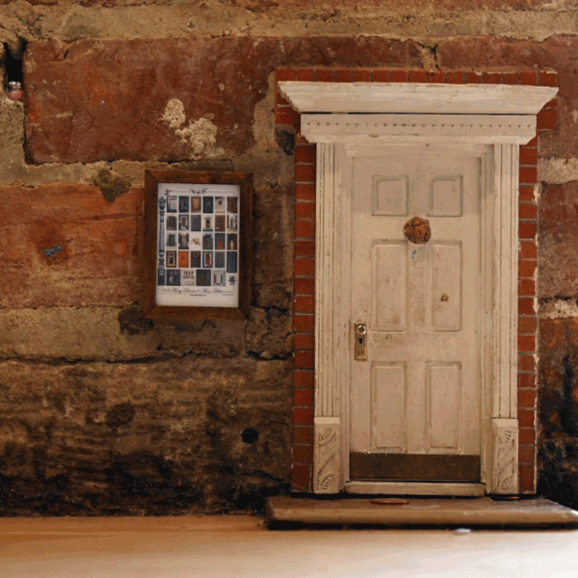 Eine «Fairy-Door» an einer Mauer. (Bild: The Ann Arbor News)