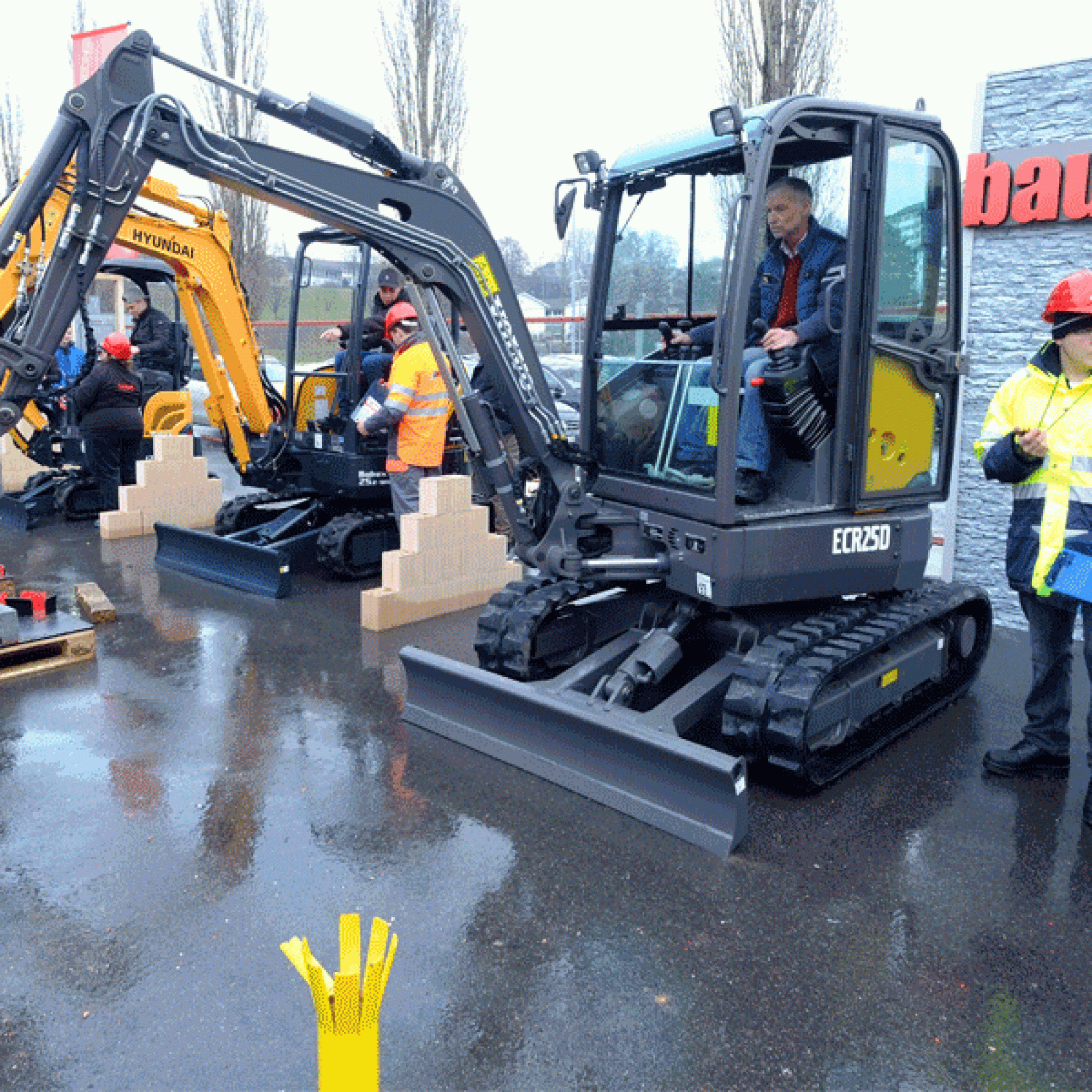 Die drei Minibagger auf einen Blick. (Bild: Urs Rüttimann)