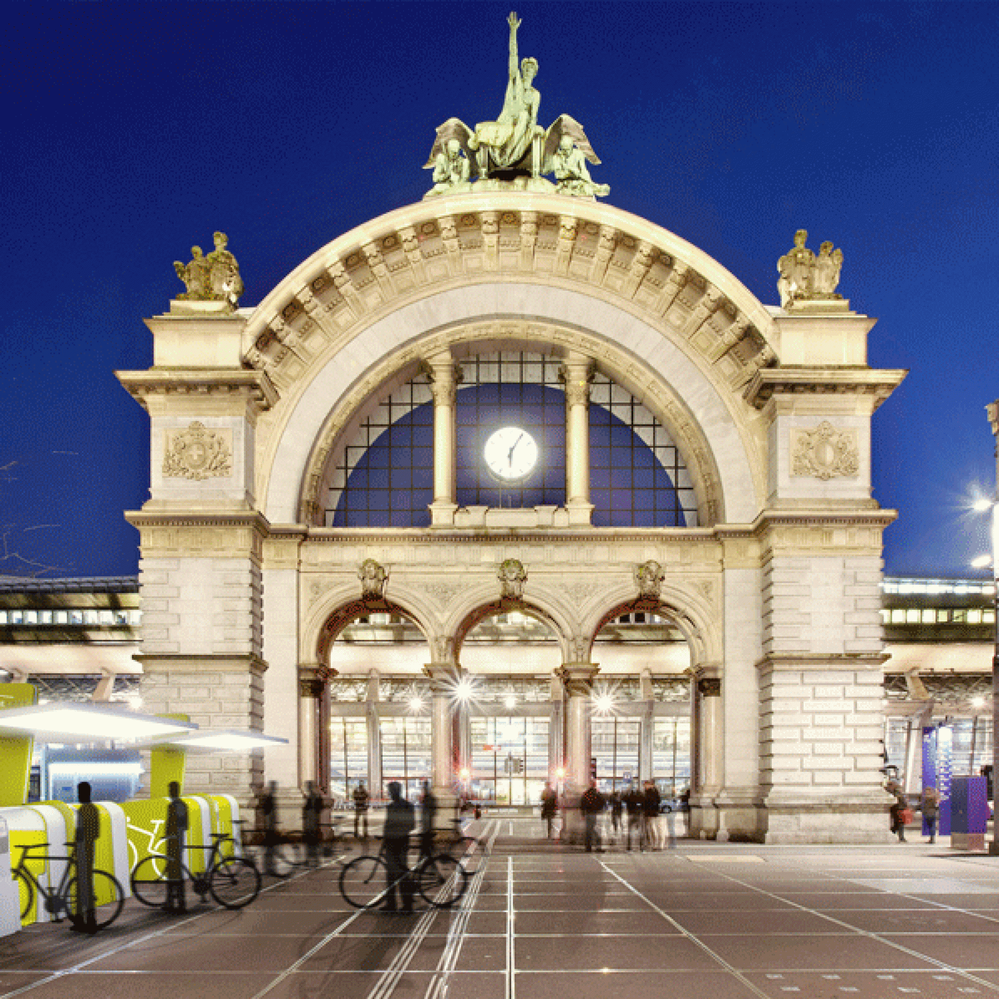 Bike Loft: Automatisches Parksystem, Visualisierung beim Bahnhof Luzern. Der Ingenieur Armin Wyttenbach entwickelt in der Schweiz in Zusammenarbeit mit dem Industriedesigner Wolfgang K. Meyer-Hayoz ein Parksystem, das auf kleinster Fläche Raum für bis zu 