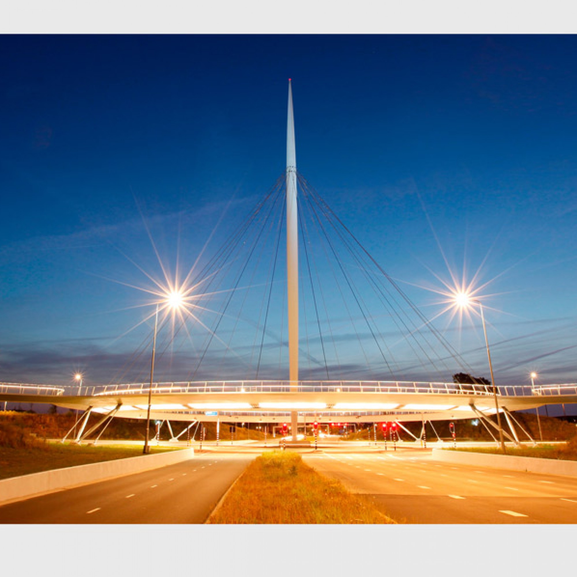 Radbrücke Hovenring in Eindhoven NL, Design ipv Delft (Design). (Henk Snaterse)
