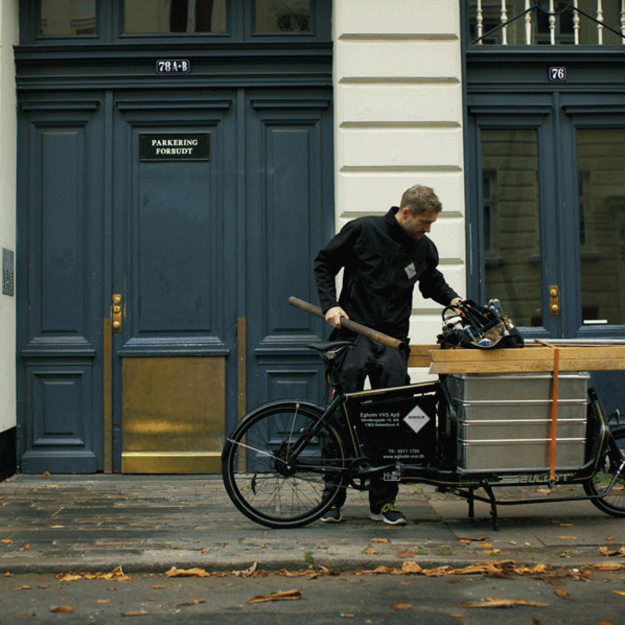 Handwerker mit Cargo-Bike. The Bullitt System von Larry vs Harry, Copenhagen.