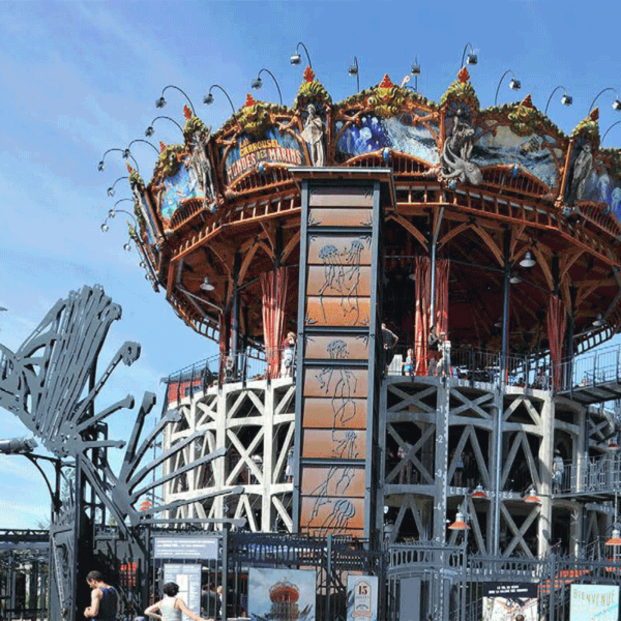 Auch ein Karussell lässt sich auf dem Gelände finden. (Bild: Les Machines de l'ile)