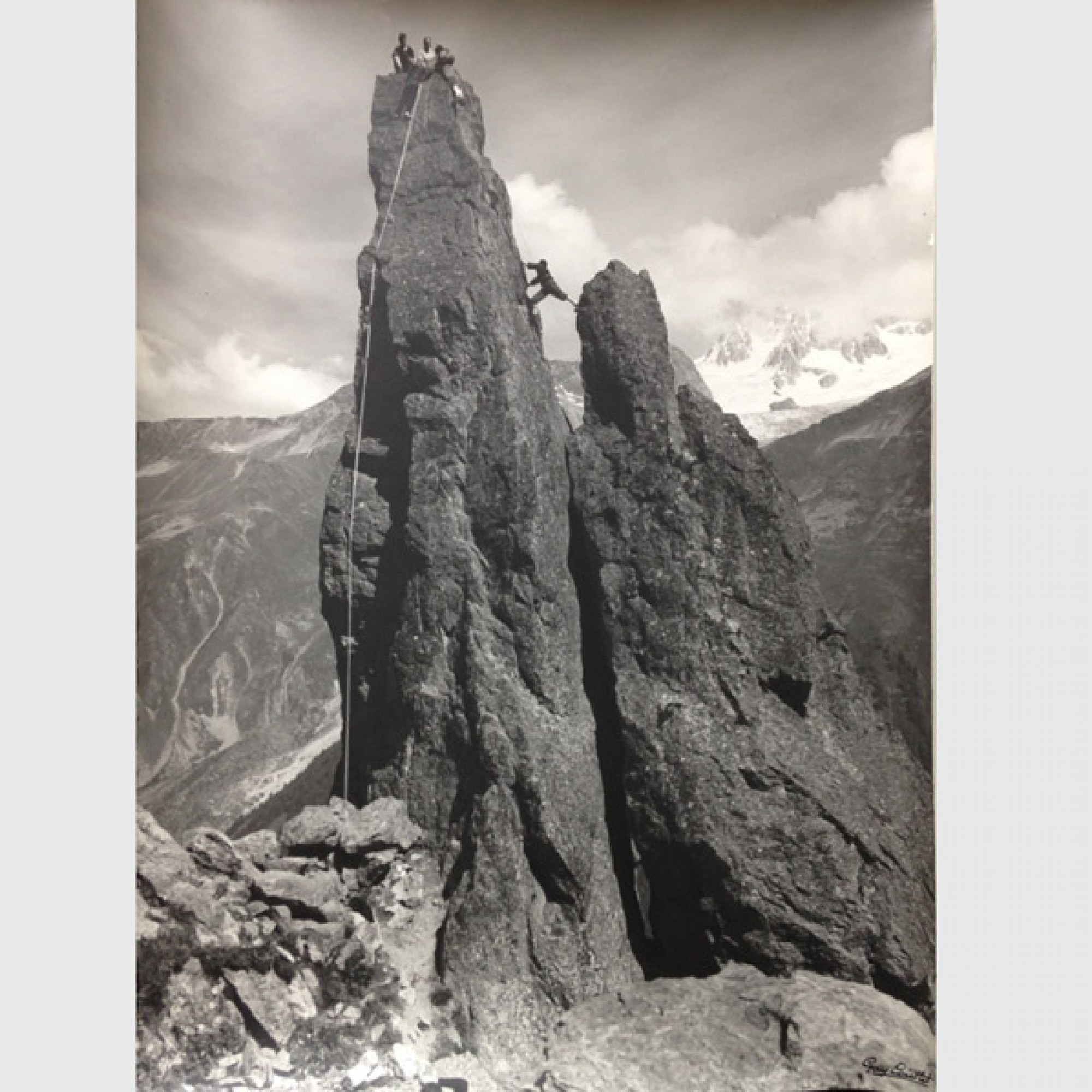 Roland Gay-Couttet,  Aiguille d’Argentière: Kletterpartie , um 1960-1970. (Hubert  Gay-Couttet und Samuel Gay-Couttet / Stadtarchiv Chamonix Mont-Blanc,  Historische Fotothek, Nachlass Gay-Couttet)