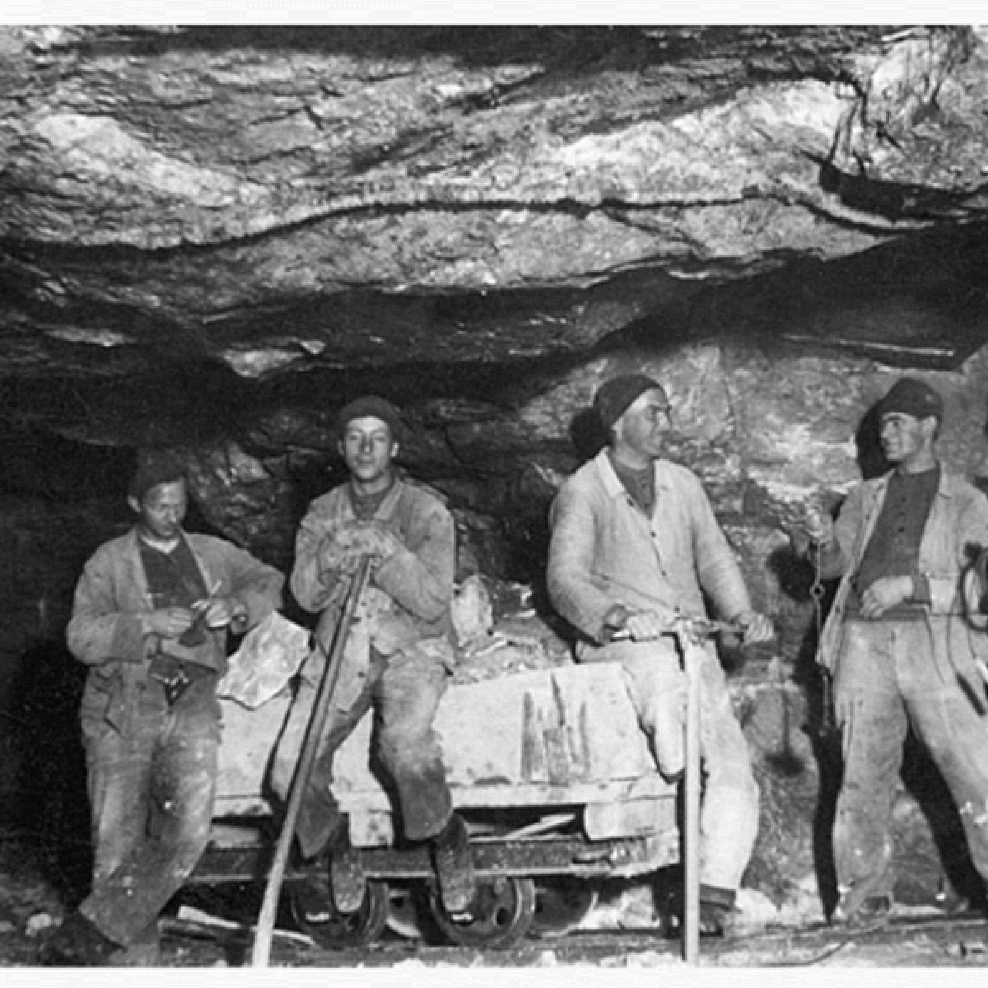 Frühere Arbeiter des Gipsbergwerks. (Bild: Stiftung zur Förderung des Gipsbergwerkes und Gipsmuseums Schleitheim)