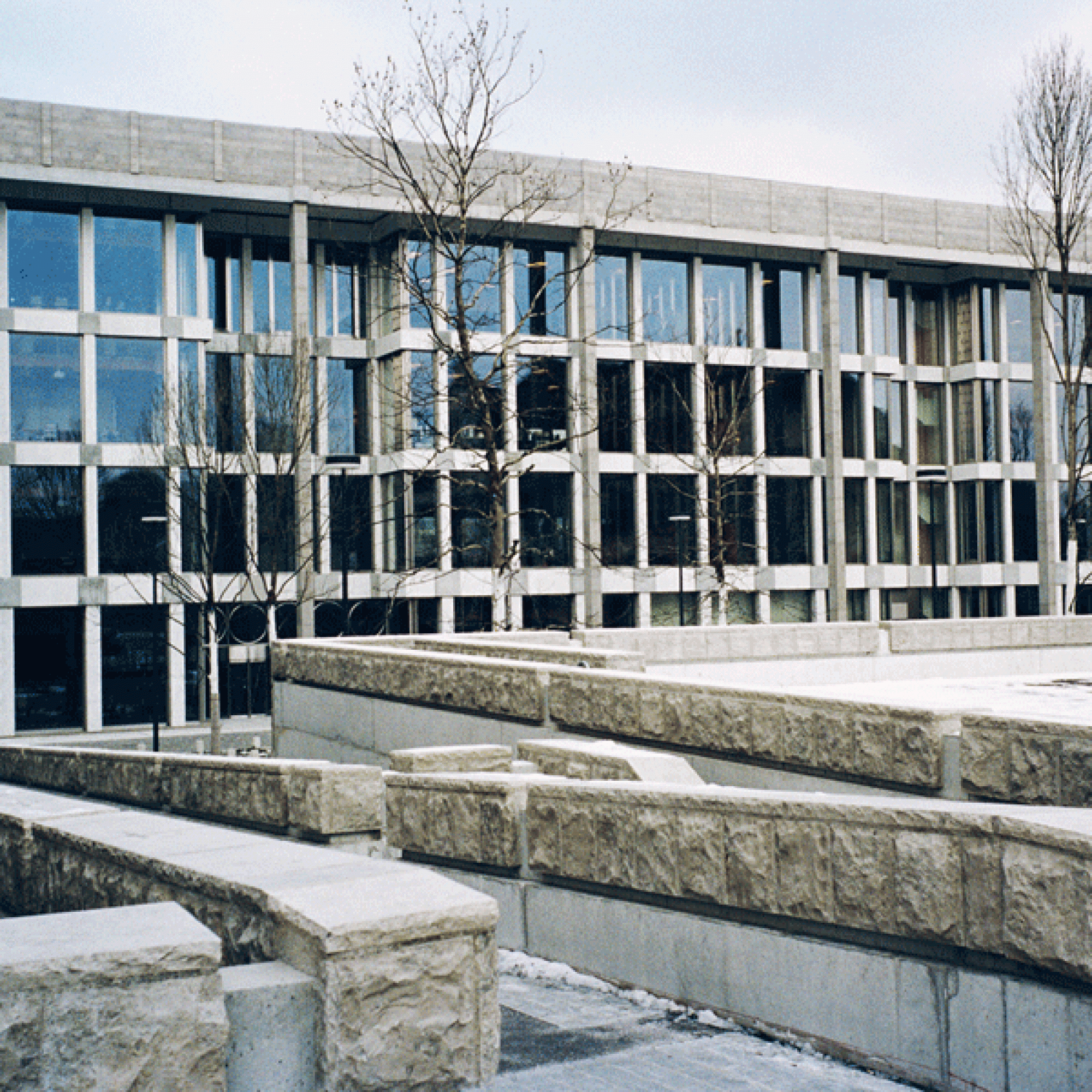 Das Verwaltungsgebäude des Medizinaltechnikunternehmens Synthes aus der Feder von Peter Märkli.