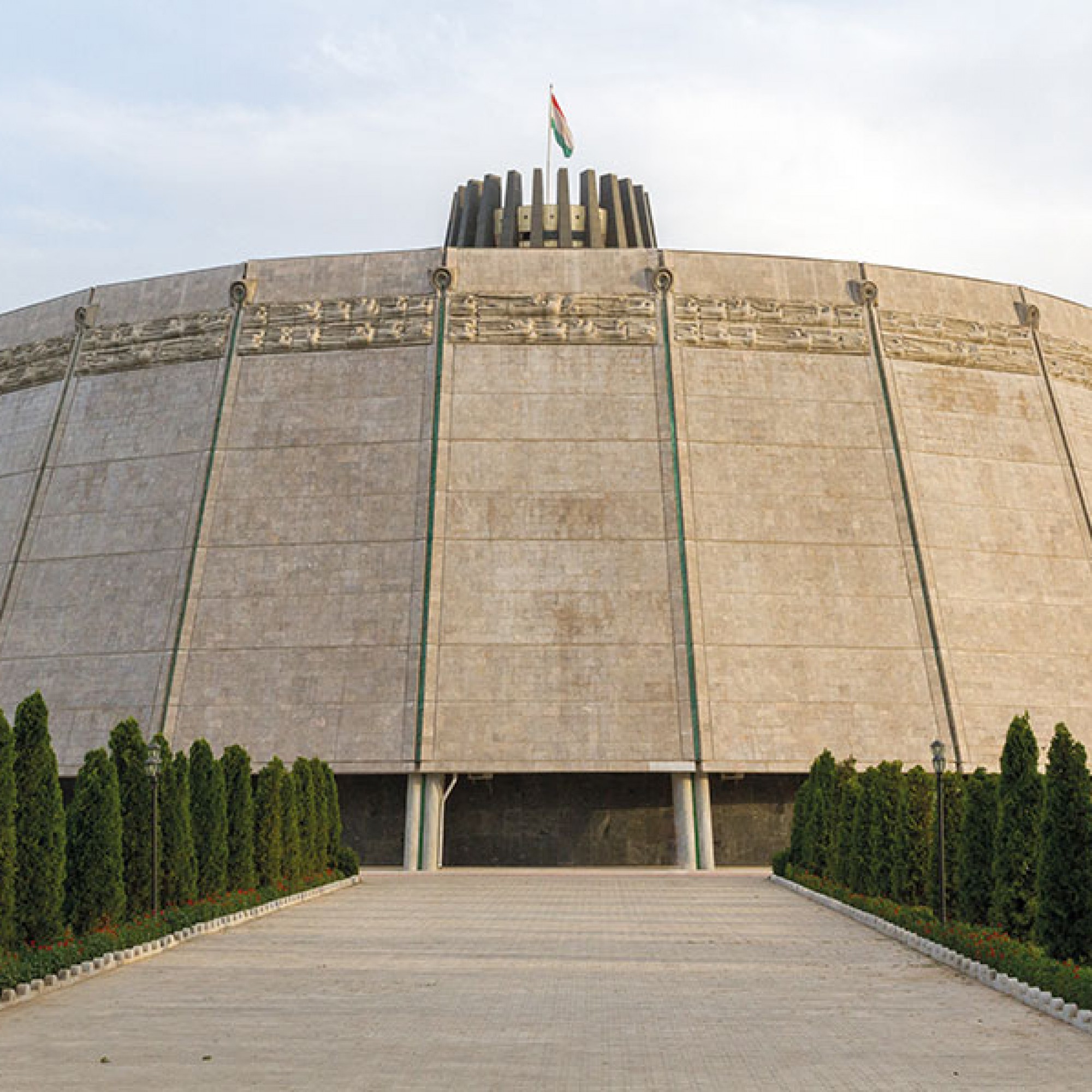 Die 1986 erbaute Kochi Borbad ist eine Kino-. Ausstellungs- und Konzerthalle. Entworfen von einem usbekischen Architektenkollektiv, Sergej Sutjagin, S. I. Sokolow, O. W. Legostajewa und S. N. Romanow. (Foto: Edda Schlager) 