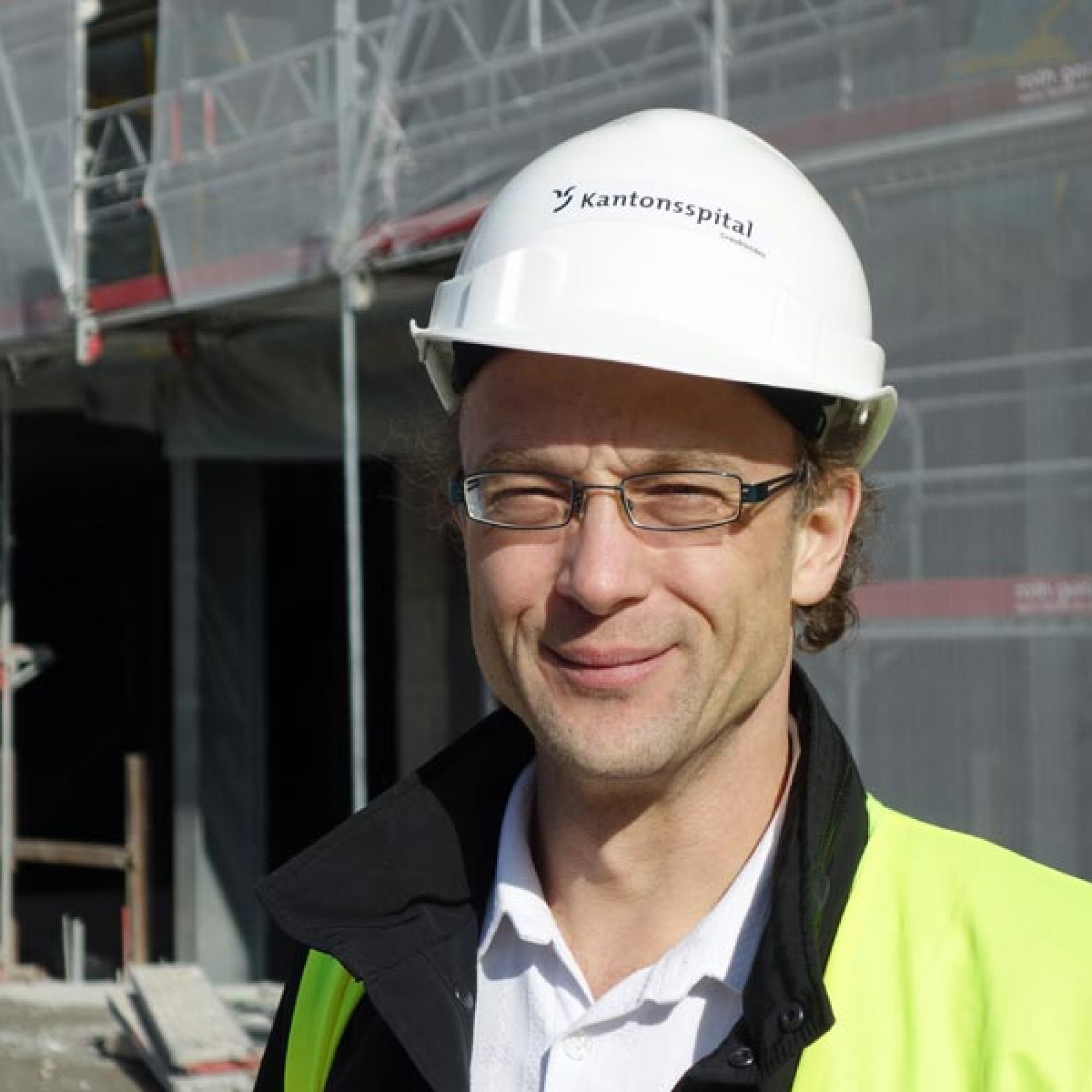  Spitalarchitekt Stefan Knobel überwacht die korrekte Ausführung des Megaprojekts, das in Etappen abgewickelt wird.  (Alle Fotos: Stefan Breitenmoser)