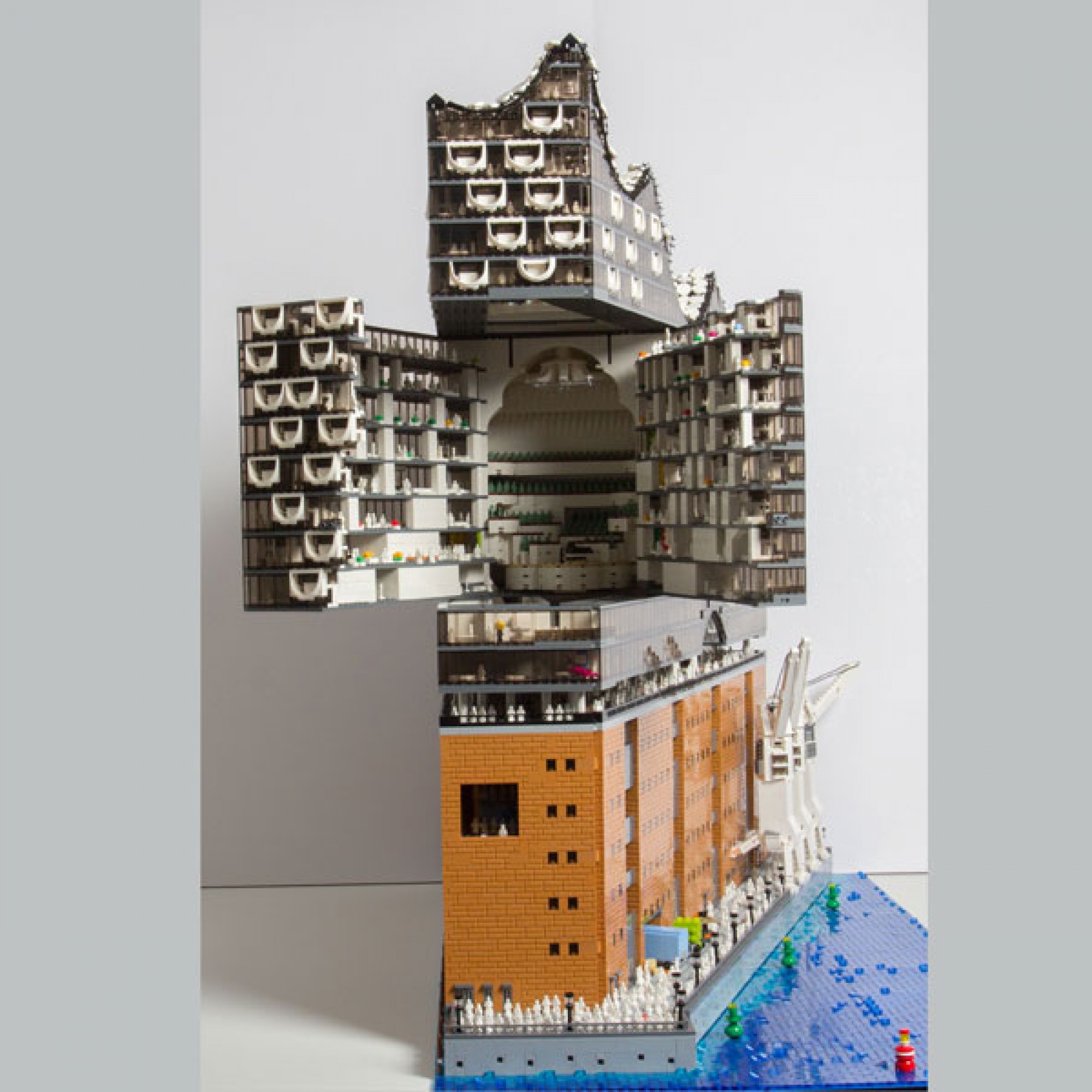 Die Elbphilharmonie, nachgebaut aus Legosteinen (Quelle: brickmonkey.net)