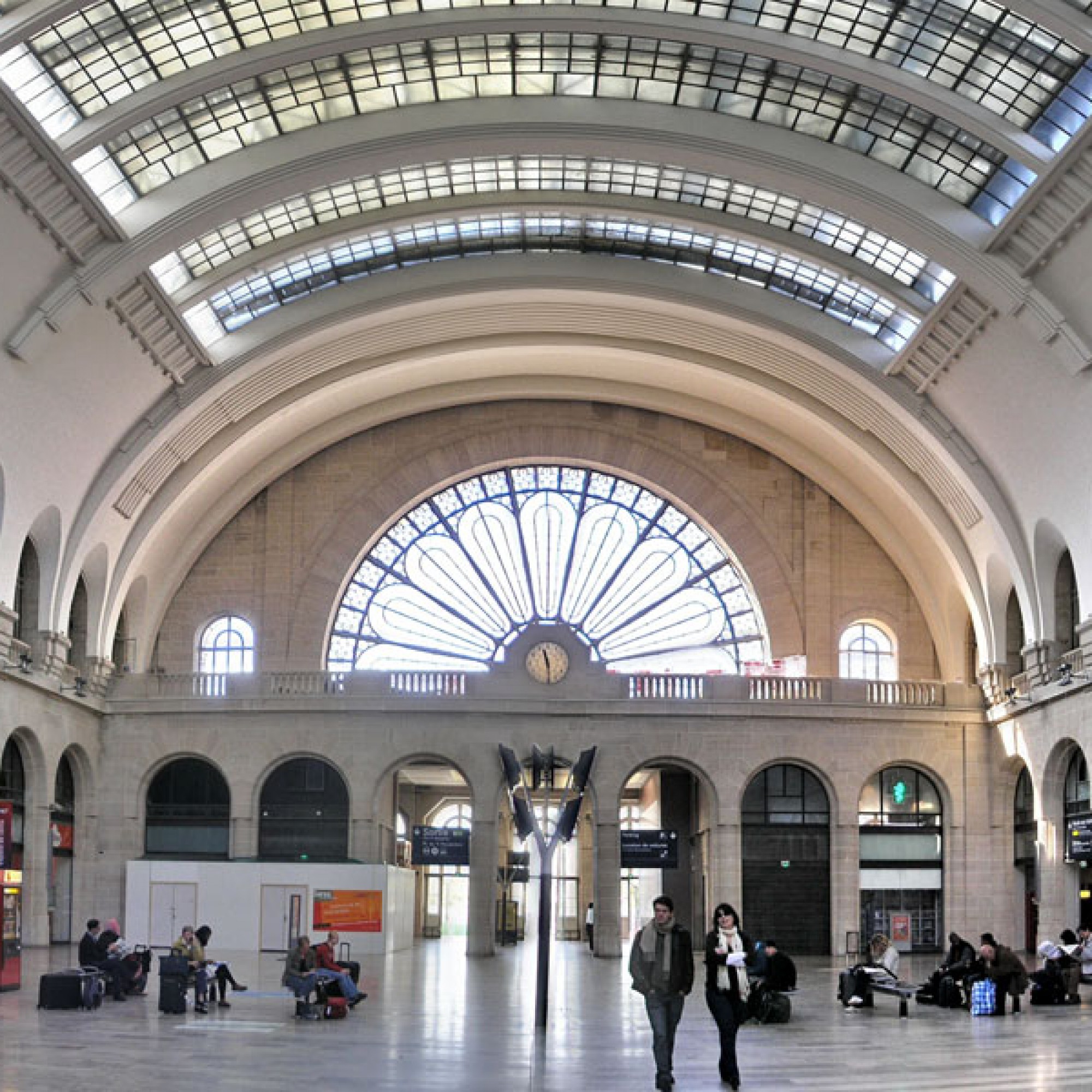 Platz 8: Gare de l’Est Paris, Frankreich, 29 Gleise (Gryffindor, gemeinfrei, commons.wikimedia.org)