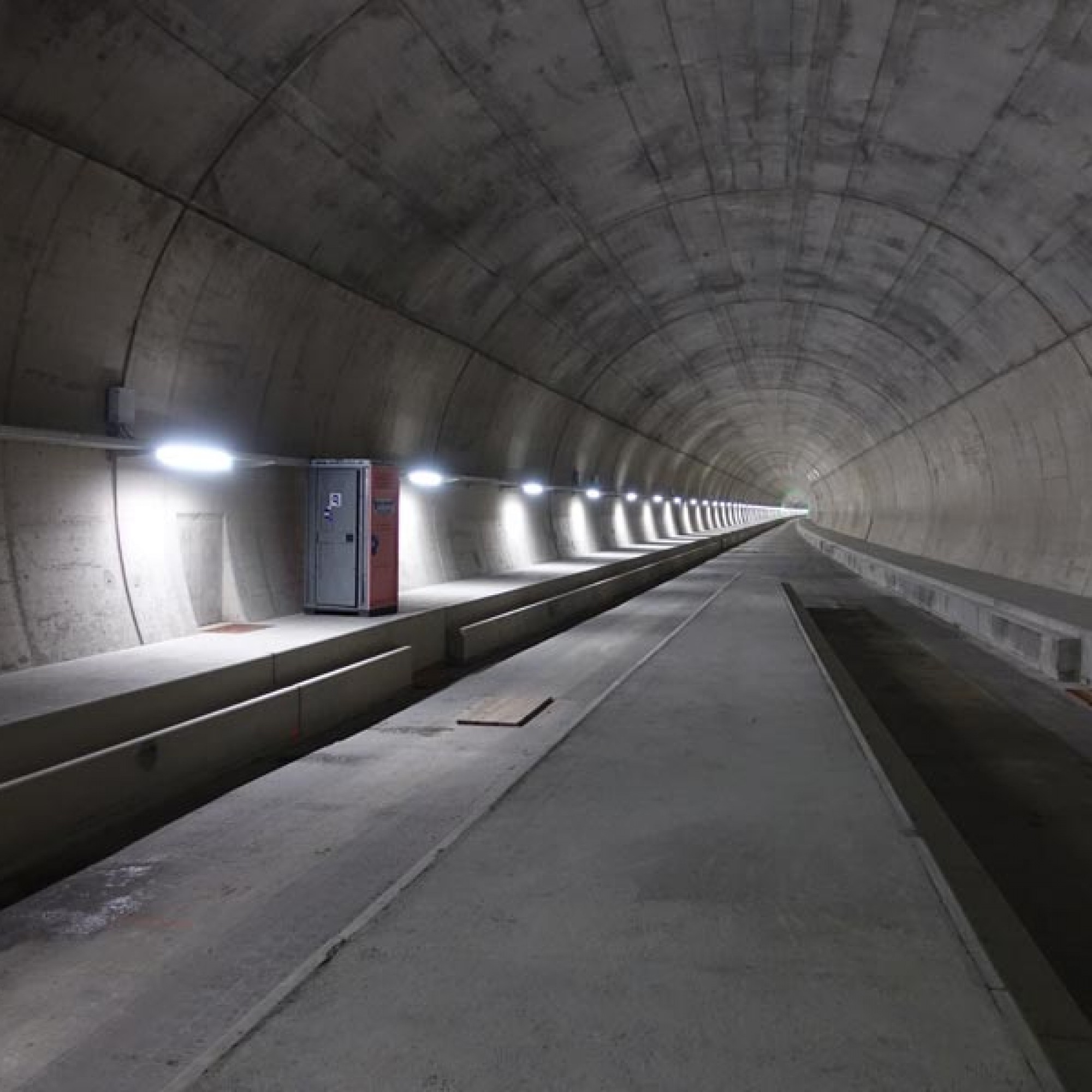 Die Verzweigungskavernen im Bereich der beiden Nordportale ermöglichen den Gleiswechsel von der einen in die andere Tunnelröhre. 