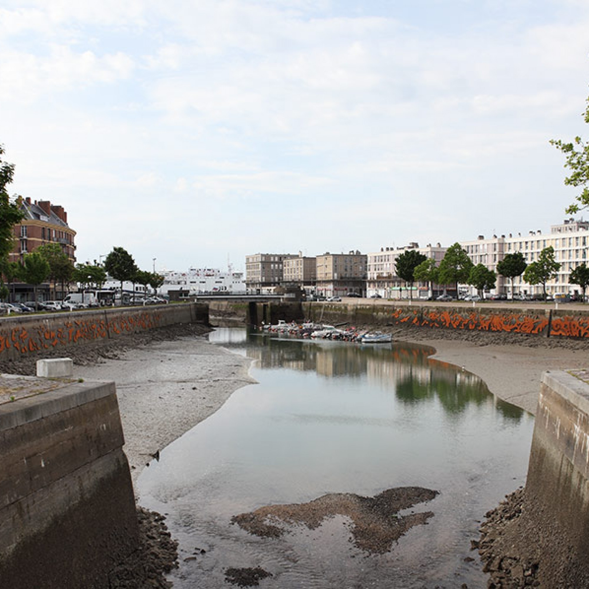 Sie wurden anlässlich des 500-Jahr-Jubiläums der Stadt angebracht. (Studio Baptiste Debombourg & Galerie Patricia Dorfmann, Paris)