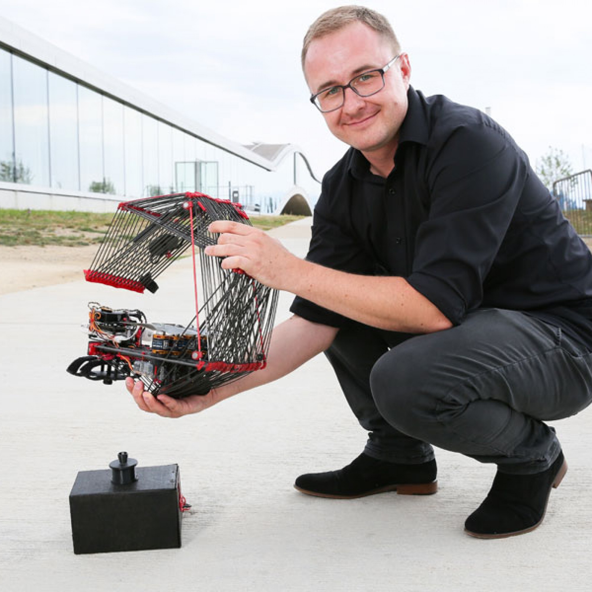 Die neue Entwicklung lässt sich zusammenfalten... (Bild: EPFL)