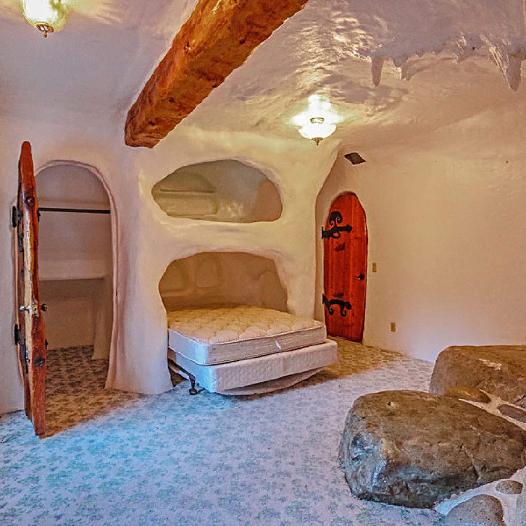 Das Schlafzimmer erinnert an eine Höhle.