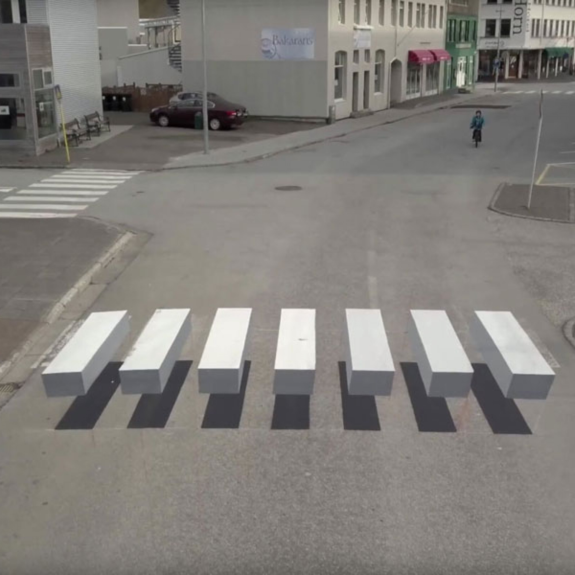 So sieht der 3D-Zebrastreifen aus.