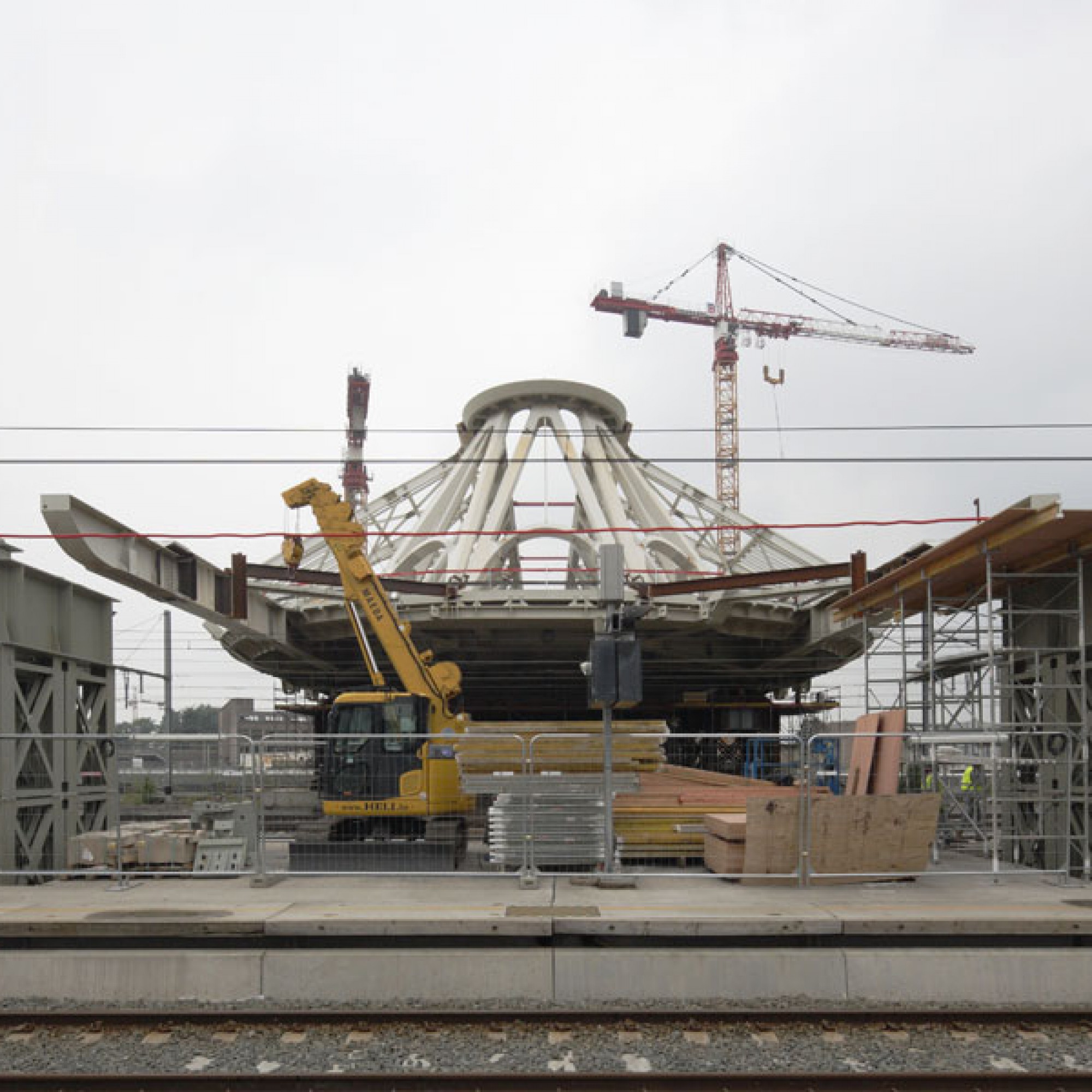 Frontalansicht der Hallenkonstruktion. 