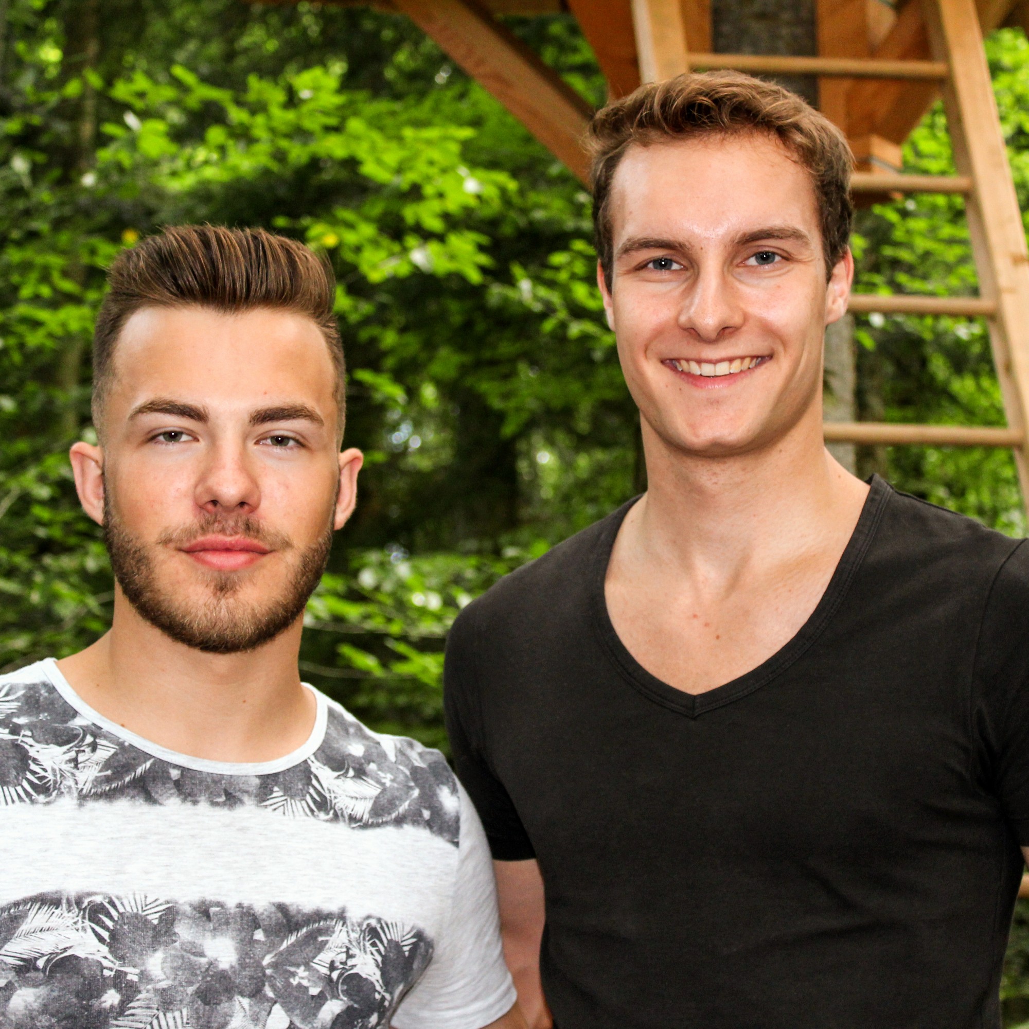 Luc Jaggi (19) und Florian Jampen (20) wollen mit MeinBaumhaus Kindern eine Freude machen.