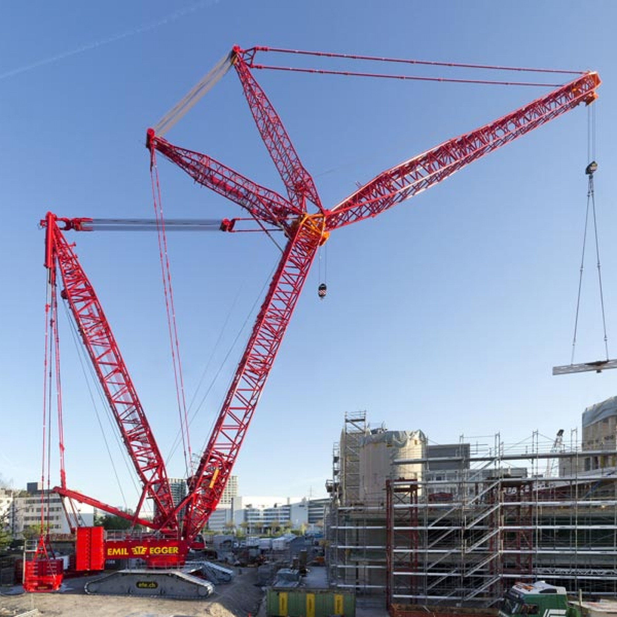 Seit Anfang Mai war der Raupenkran Liebherr LR 11000 in Zürich Leutschenbach im Einsatz. 