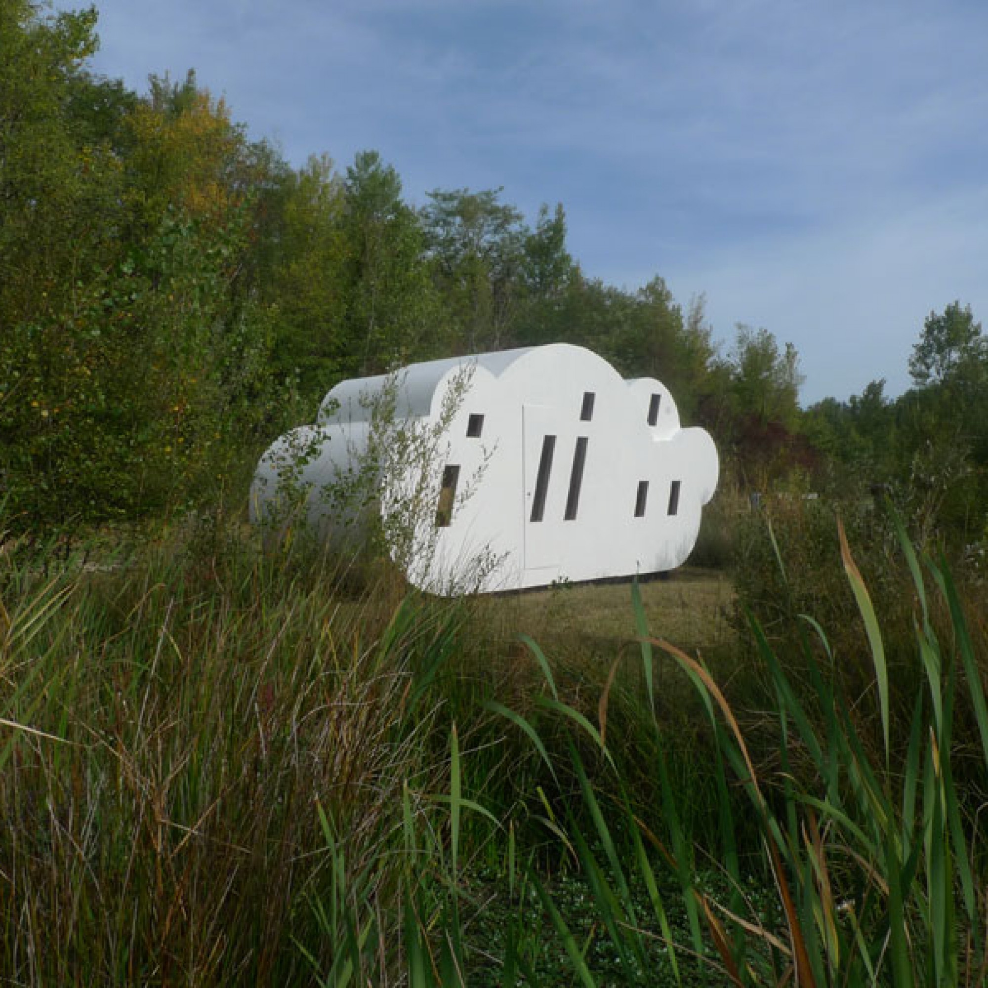 Die erste Schutzhütte «Le Nuage» wurde 2001 realisiert und erinnert an eine Wolke.