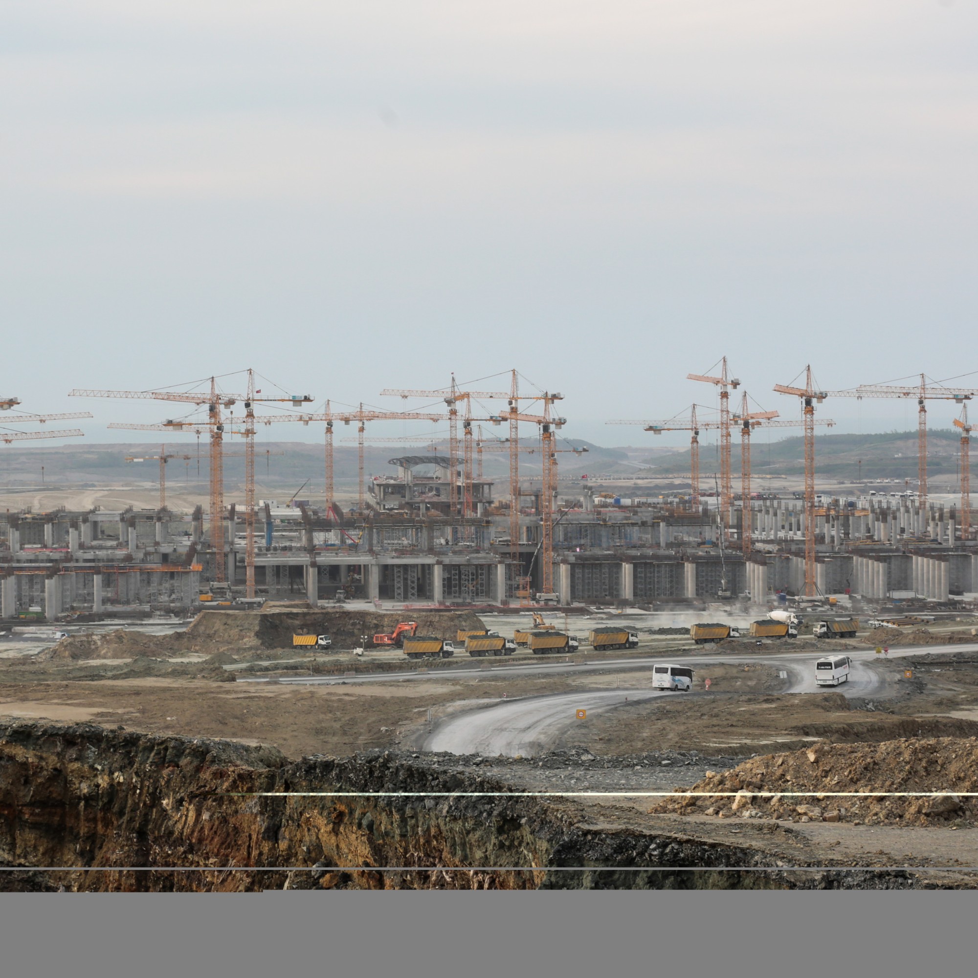 Dutzende Krane ragen in den Himmel: In der Türkei entsteht mit dem Istanbul New Airport der dereinst grösste Flughafen der Welt.