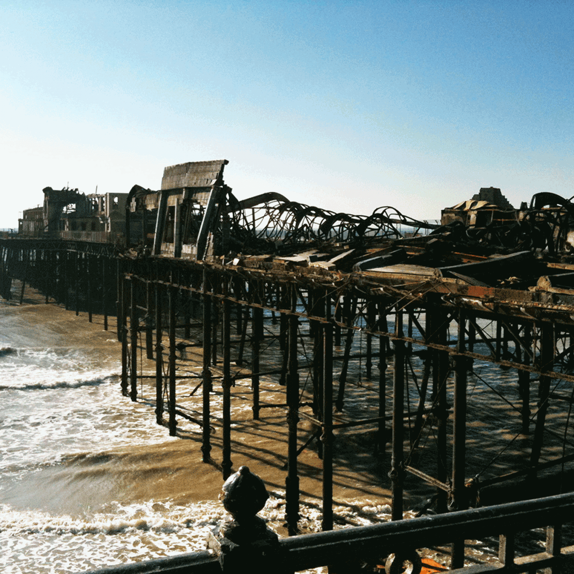 Hastings Pier nach dem Brand