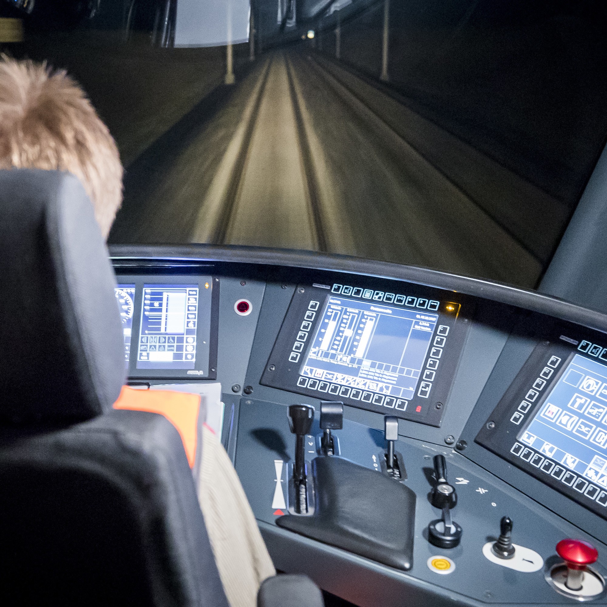 Testfahrt eines Schnellzugs mit neuem Assistenzleitsystem für Lokführer auf der SBB-Bahnstrecke zwischen Bern und Olten.