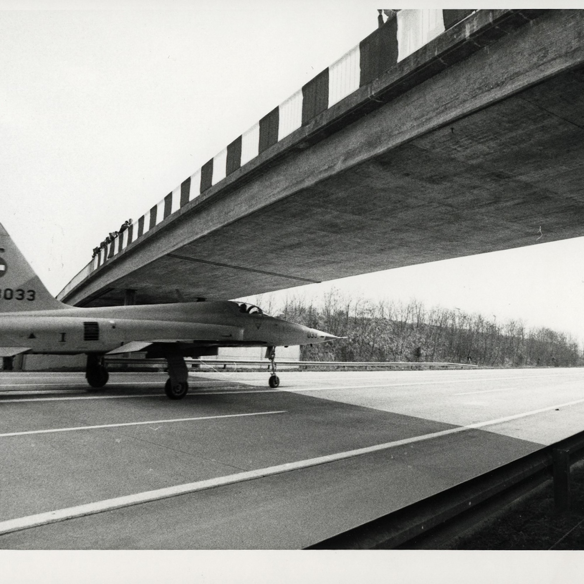 Tiger auf der N6 bei Münsingen am 24. März 1982.