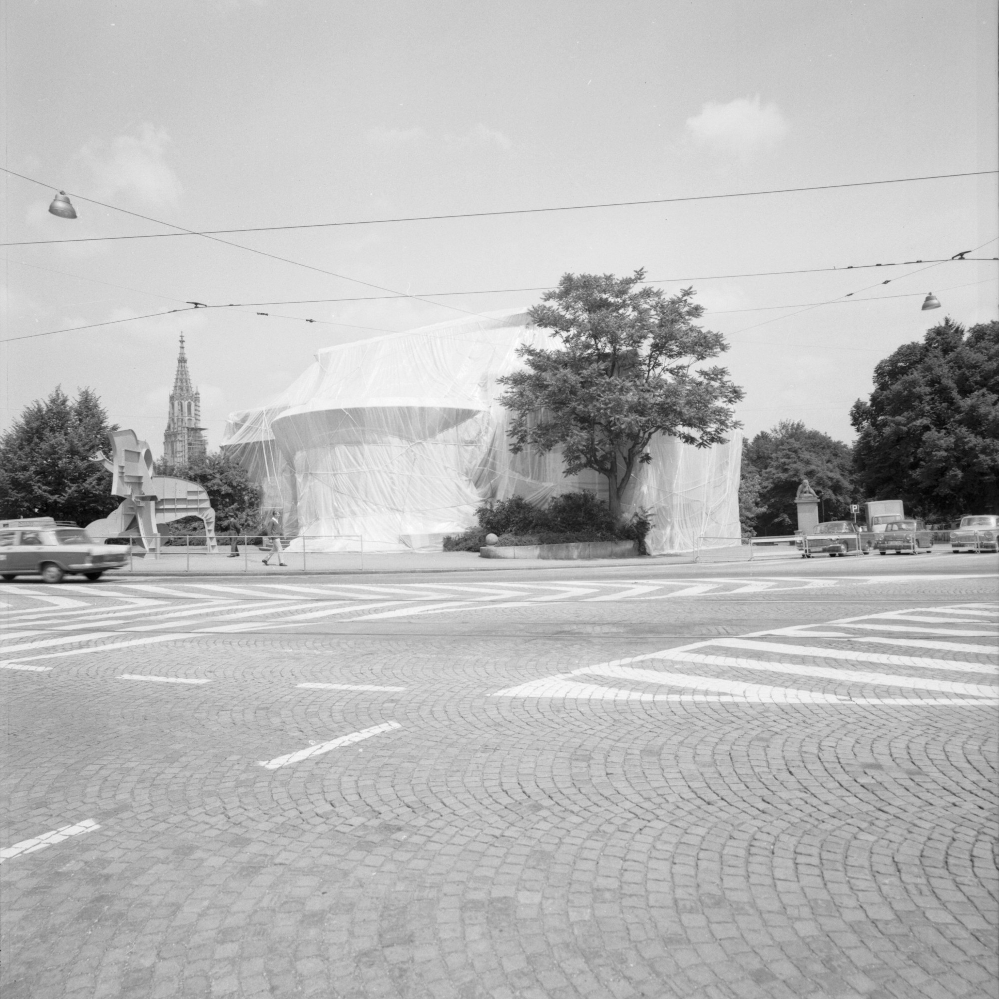 50 Jahre Kunsthalle: Verhüllung durch Christo und Jeanne-Claude im Juli 1968.