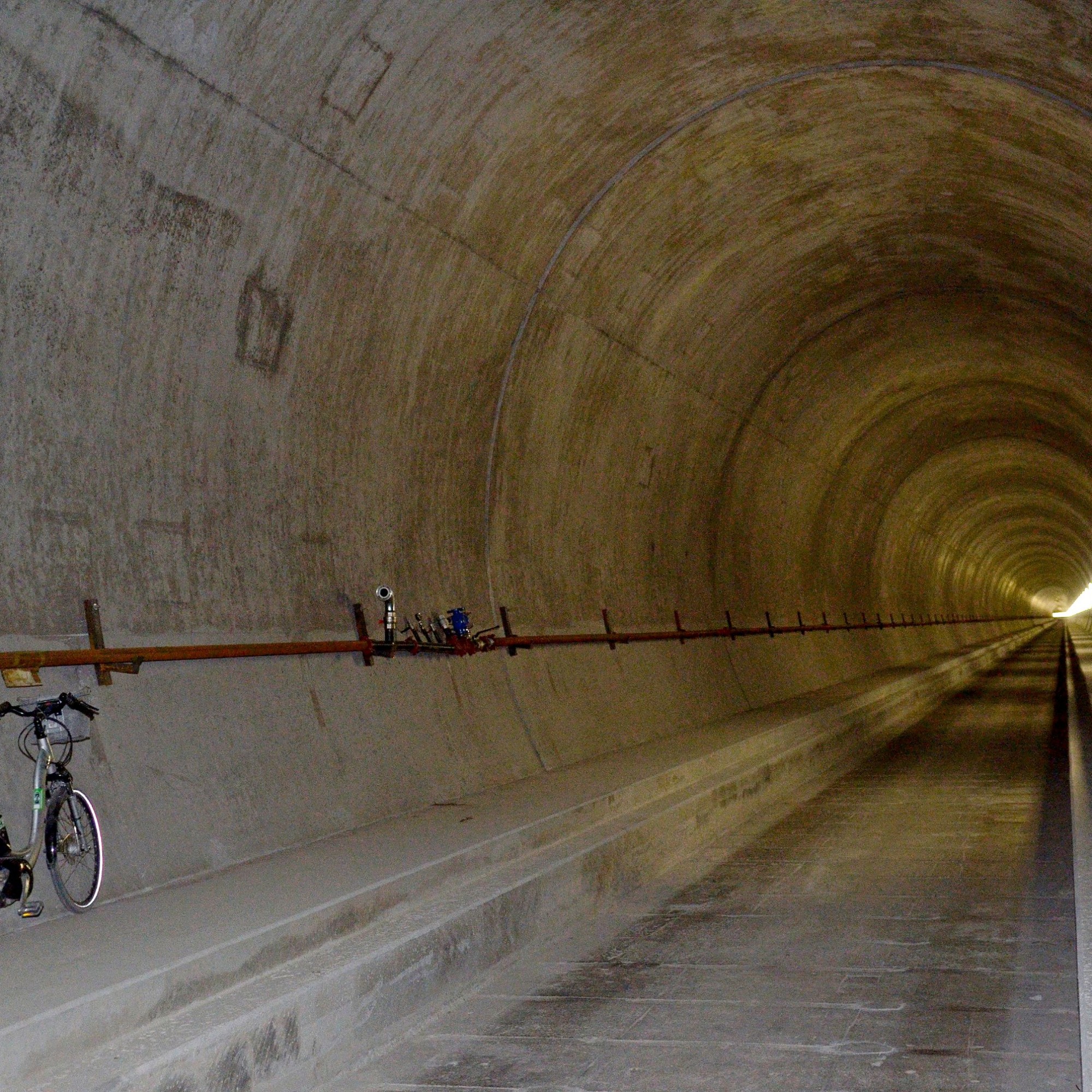 Die eine Basistunnelröhre ist im Rohbau fertiggestellt.