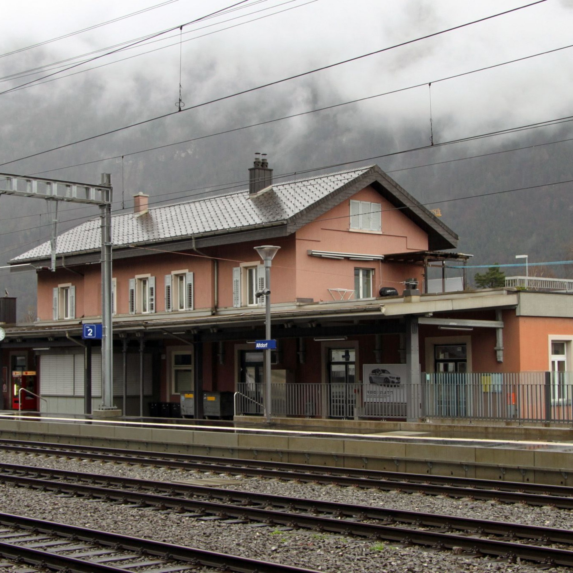 Bahnhofsgebäude in Altdorf