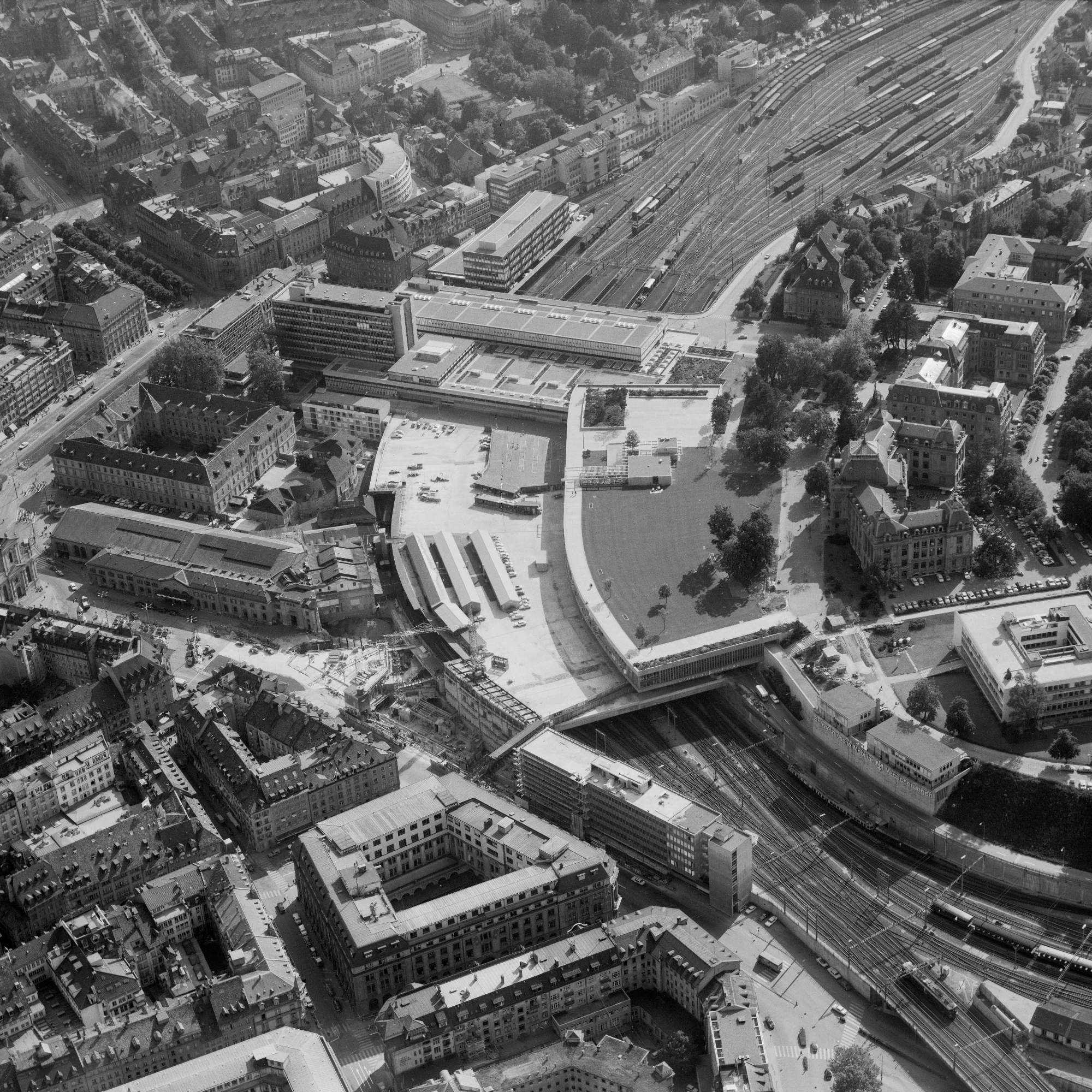 Eine Luftaufnahme des Neubaus vom Berner Bahnhof 1967.