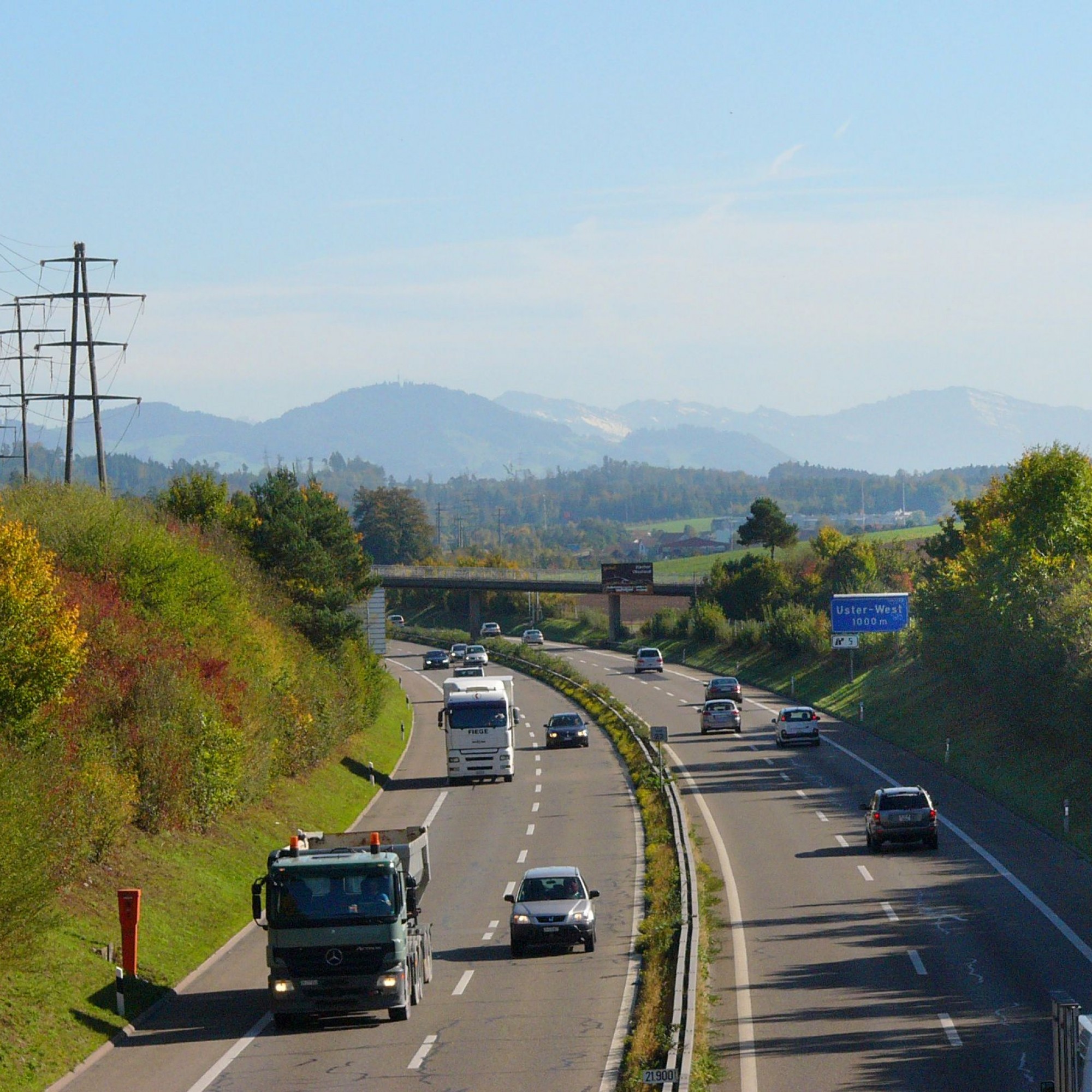 Schweizer Autobahn A53, Ausfahrt Uster West.