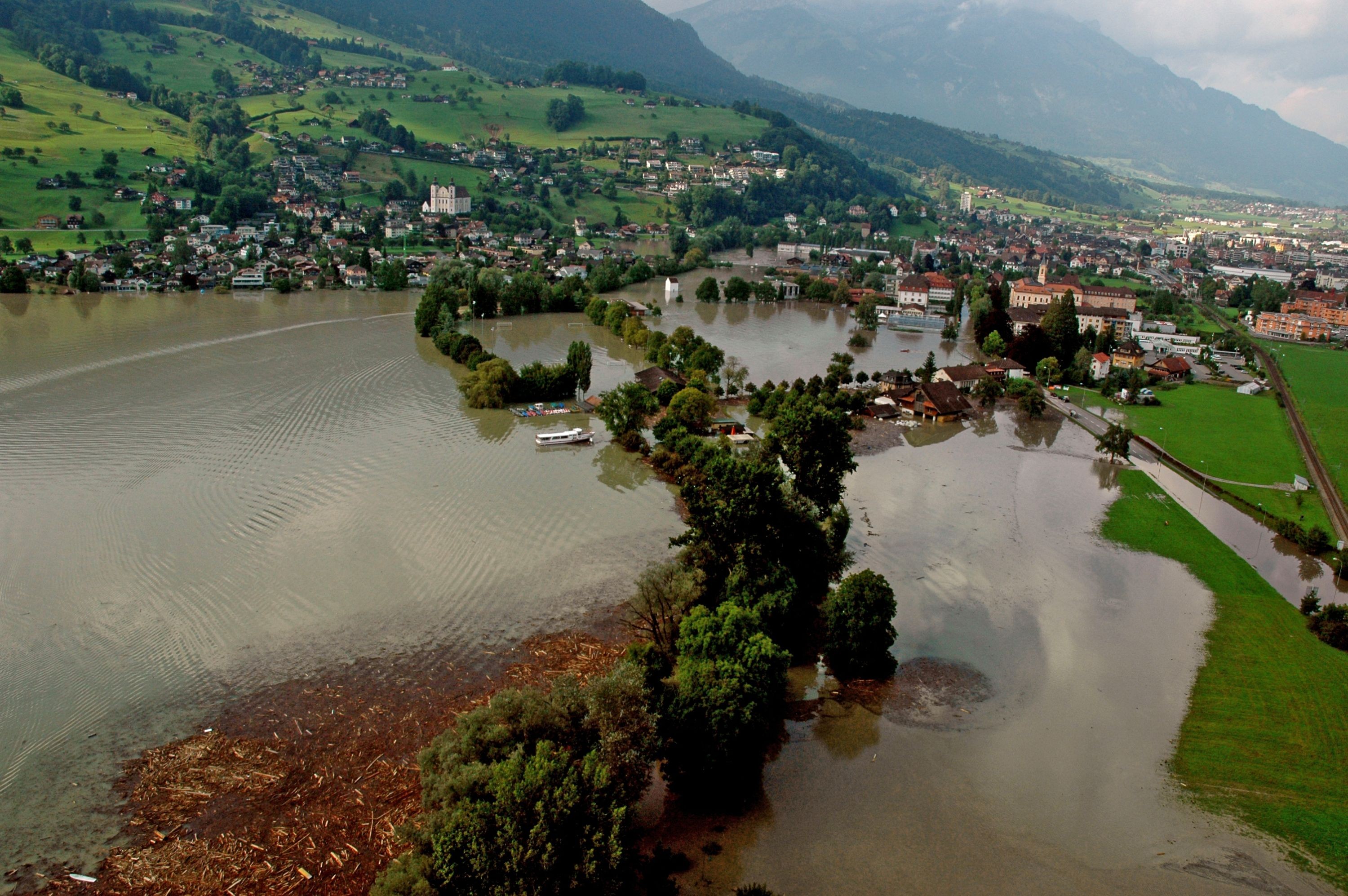 Hochwasser beim Sarnersee, Obwalden, Sommer 2005