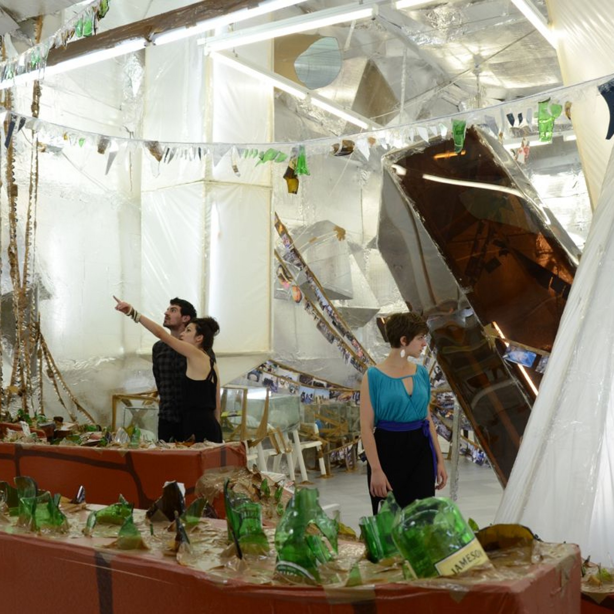 Thomas Hirschhorn, „Crystal of Resistance“, 2011. Schweizer Pavillon an der Biennale Wien.